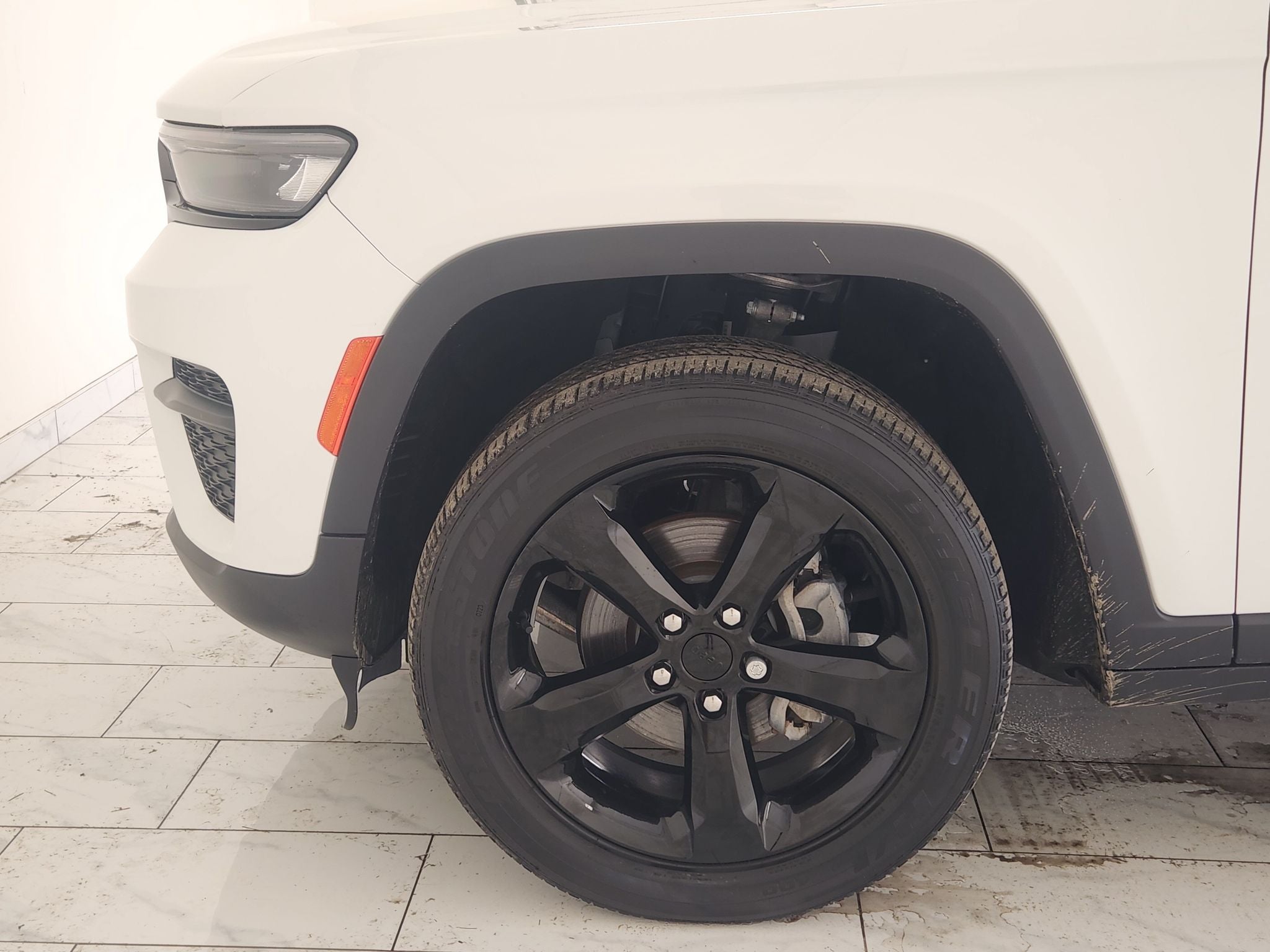 2023 Jeep Grand Cherokee Altitude — photo 8