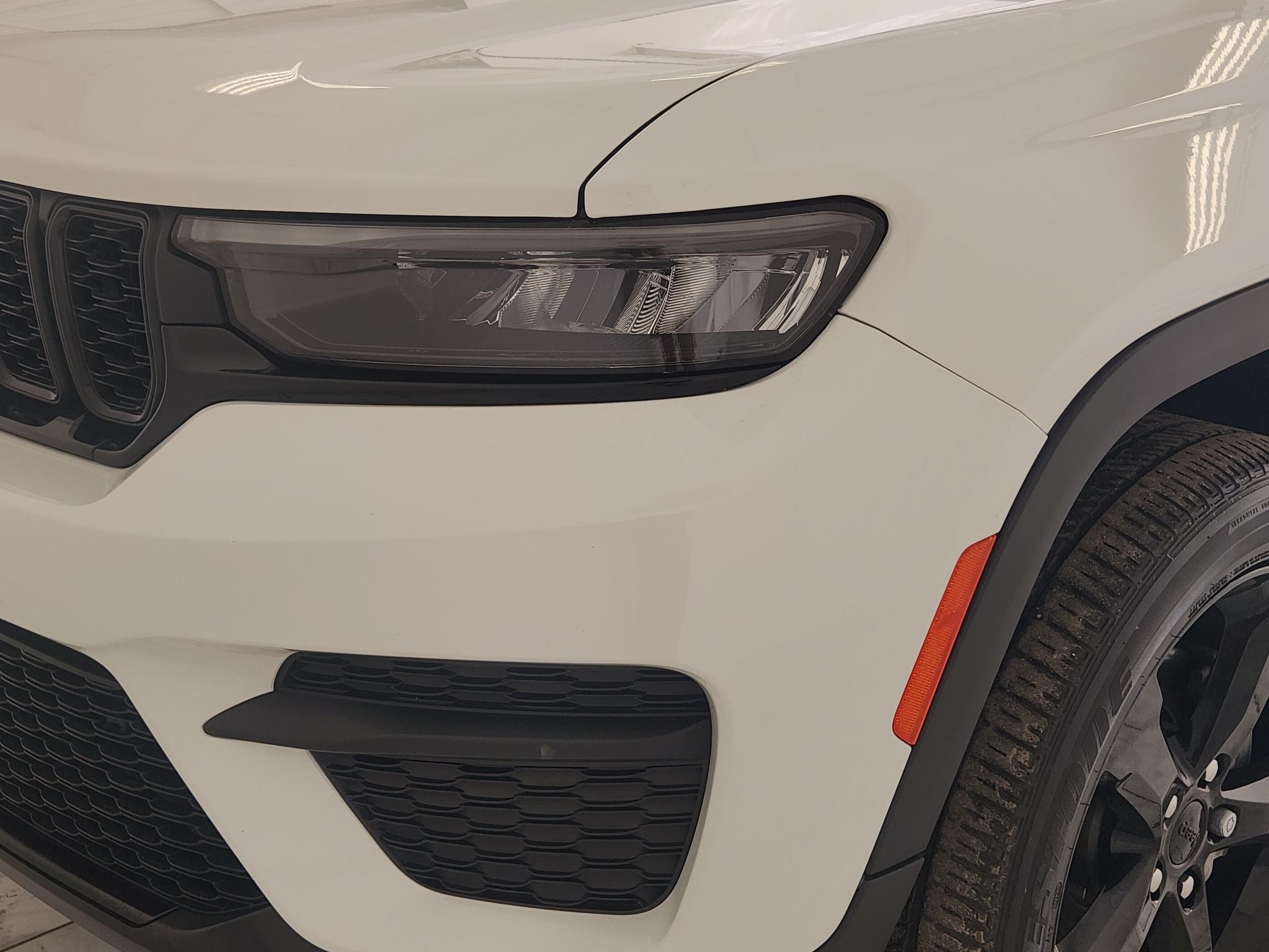 2023 Jeep Grand Cherokee Altitude — photo 9