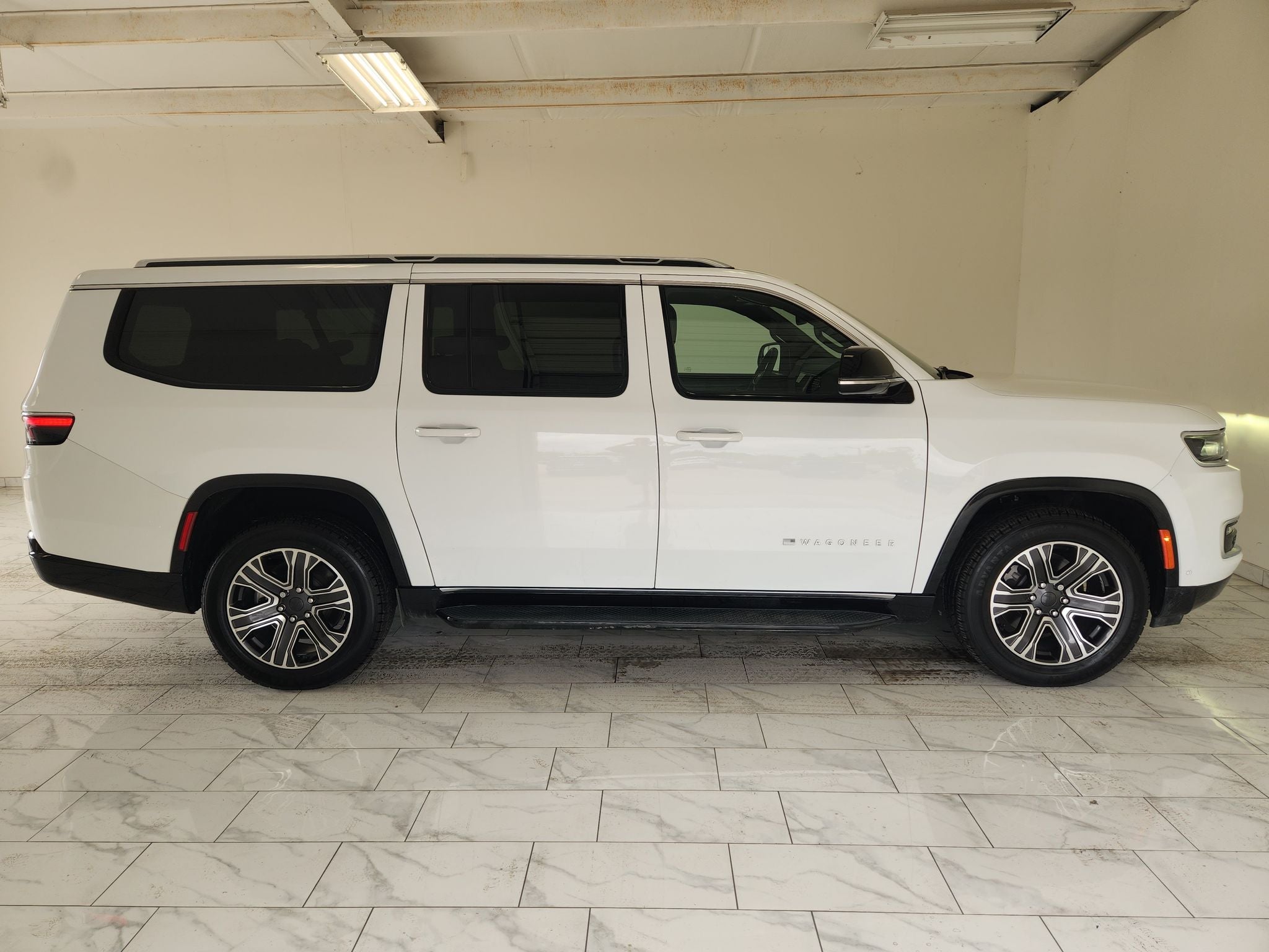 2024 Jeep Wagoneer L Series II — photo 4