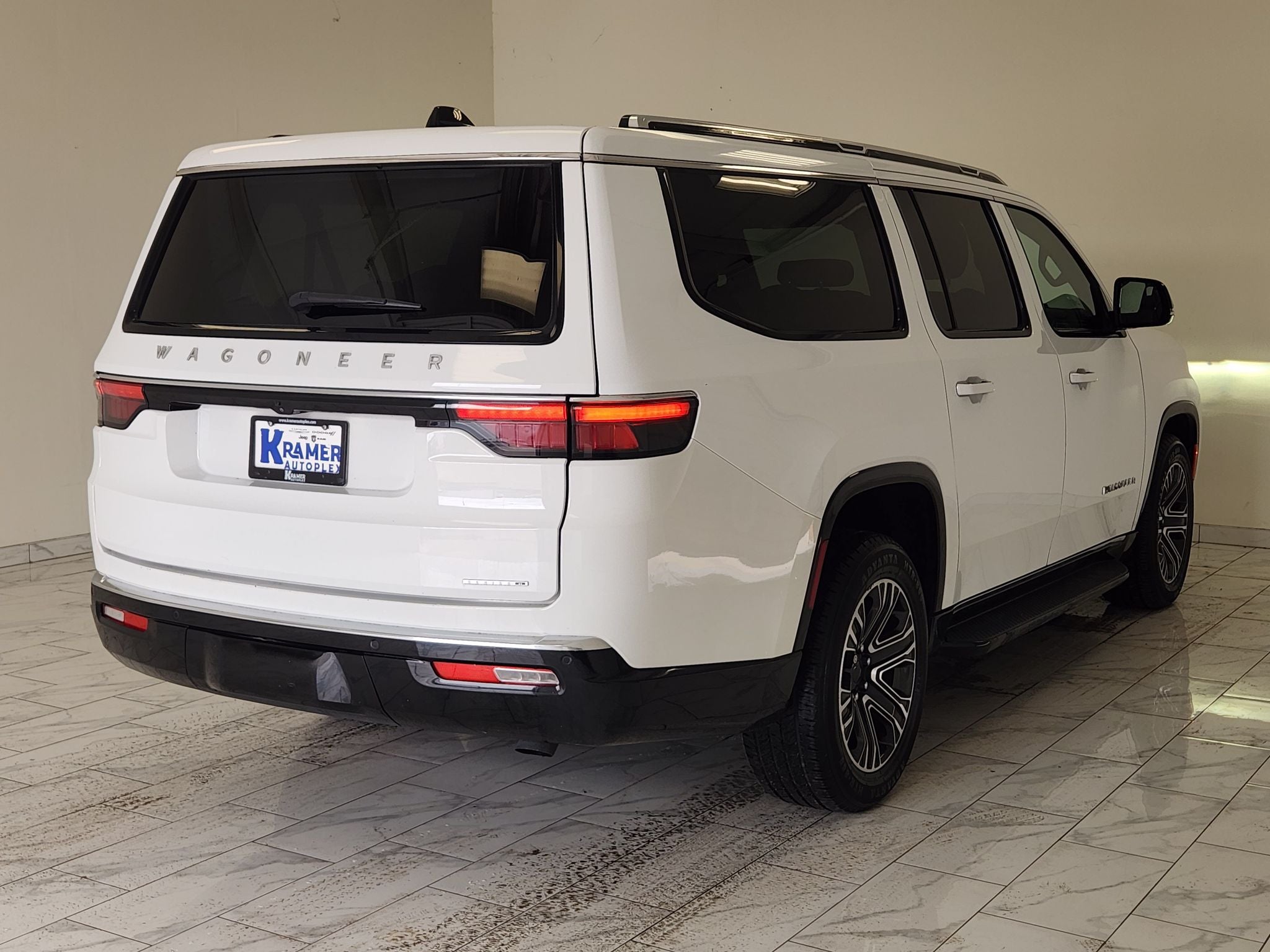2024 Jeep Wagoneer L Series II — photo 5