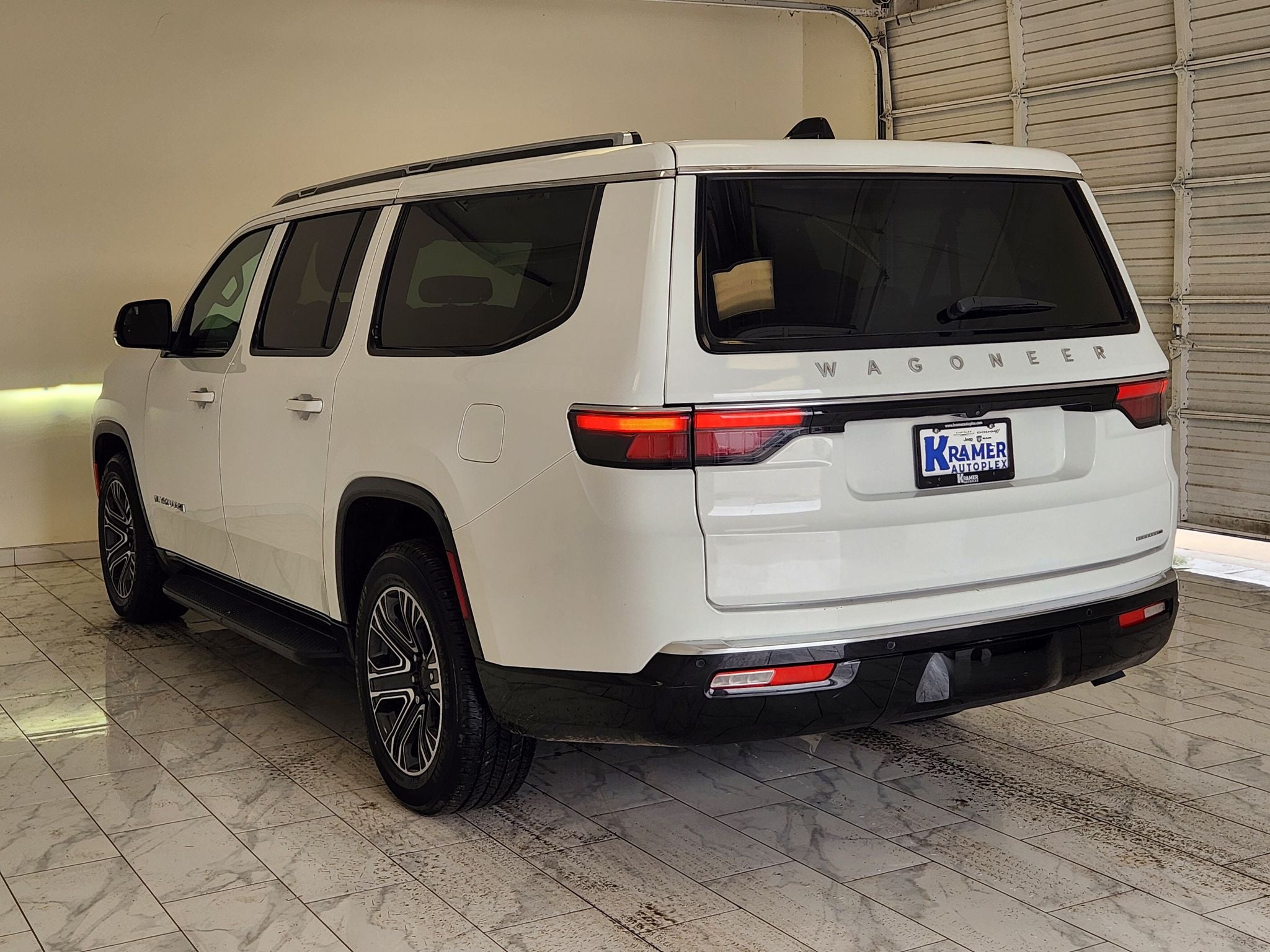 2024 Jeep Wagoneer L Series II — photo 7