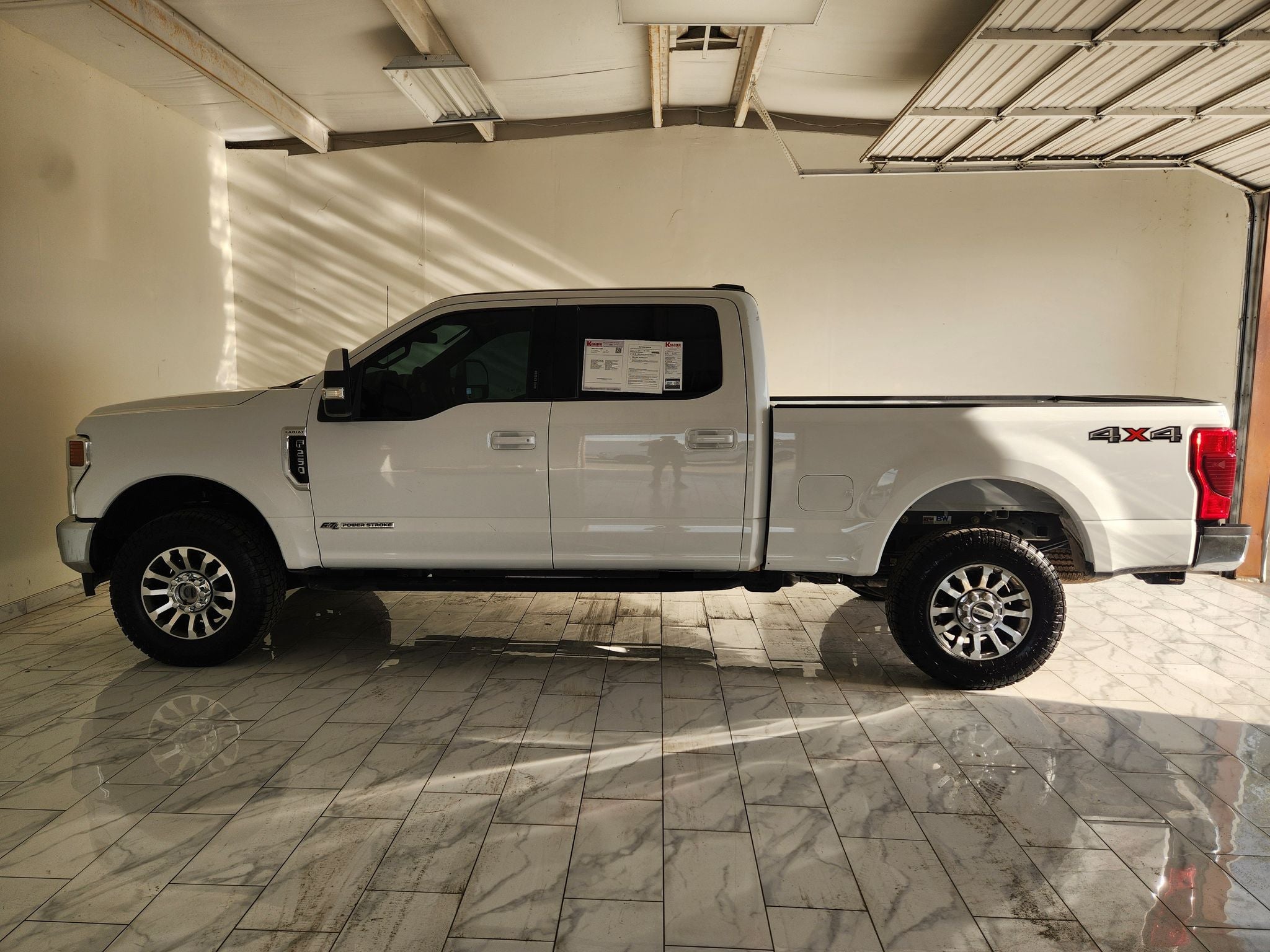 2022 Ford F-250 LARIAT — photo 4