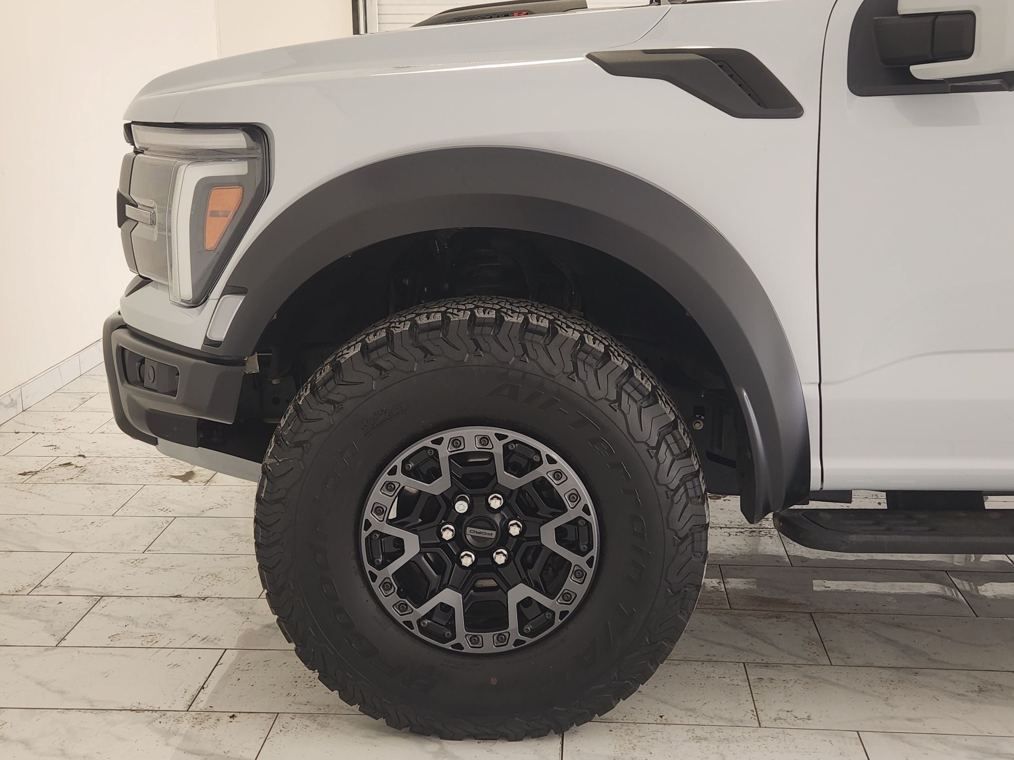 2025 Ford F-150 Raptor — photo 8