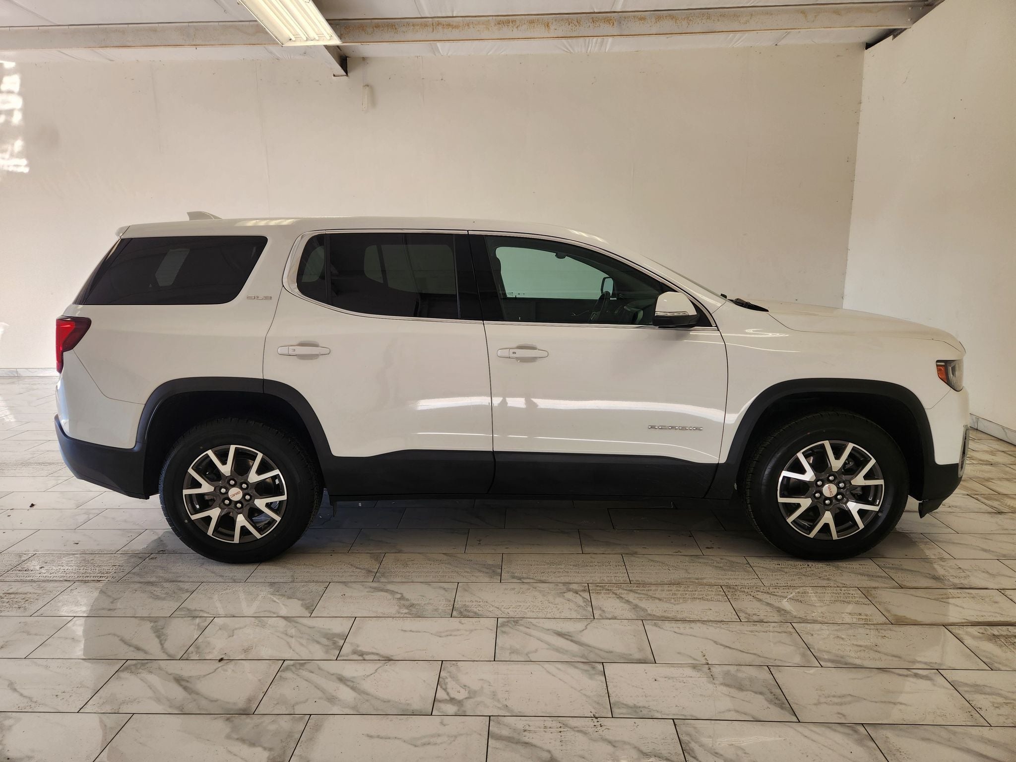 2023 GMC Acadia SLE — photo 4