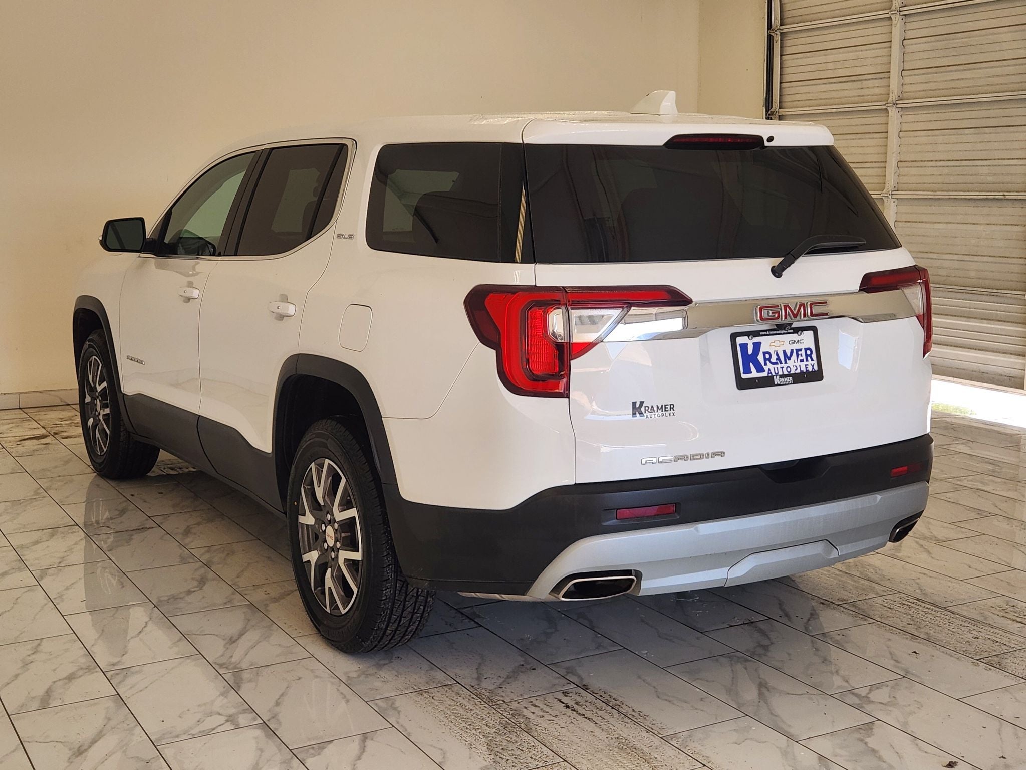 2023 GMC Acadia SLE — photo 7
