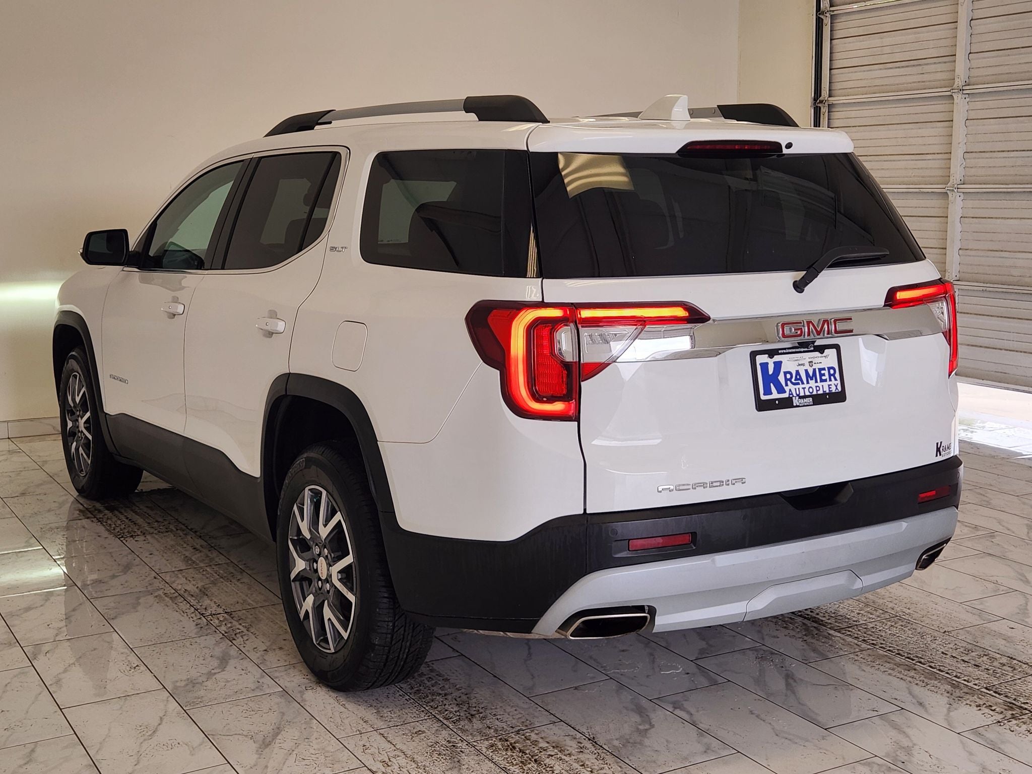 2023 GMC Acadia SLT — photo 7