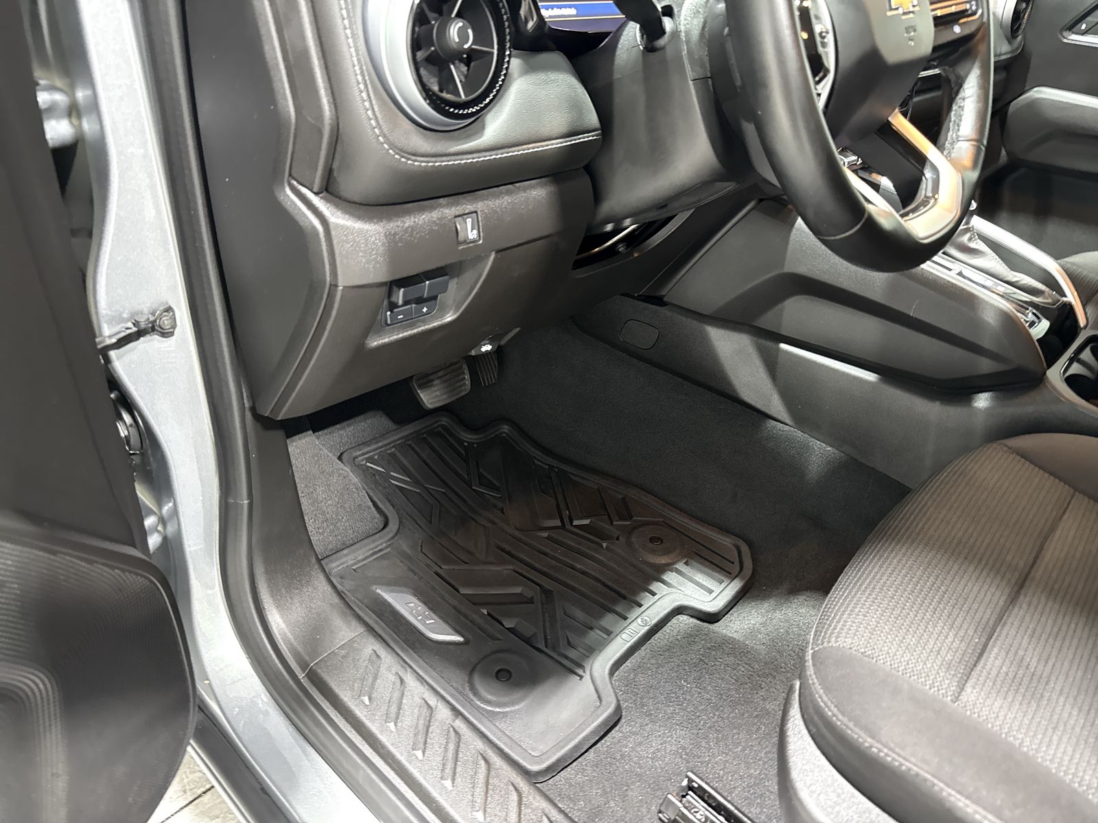 2024 Chevrolet Colorado 2WD LT — photo 10