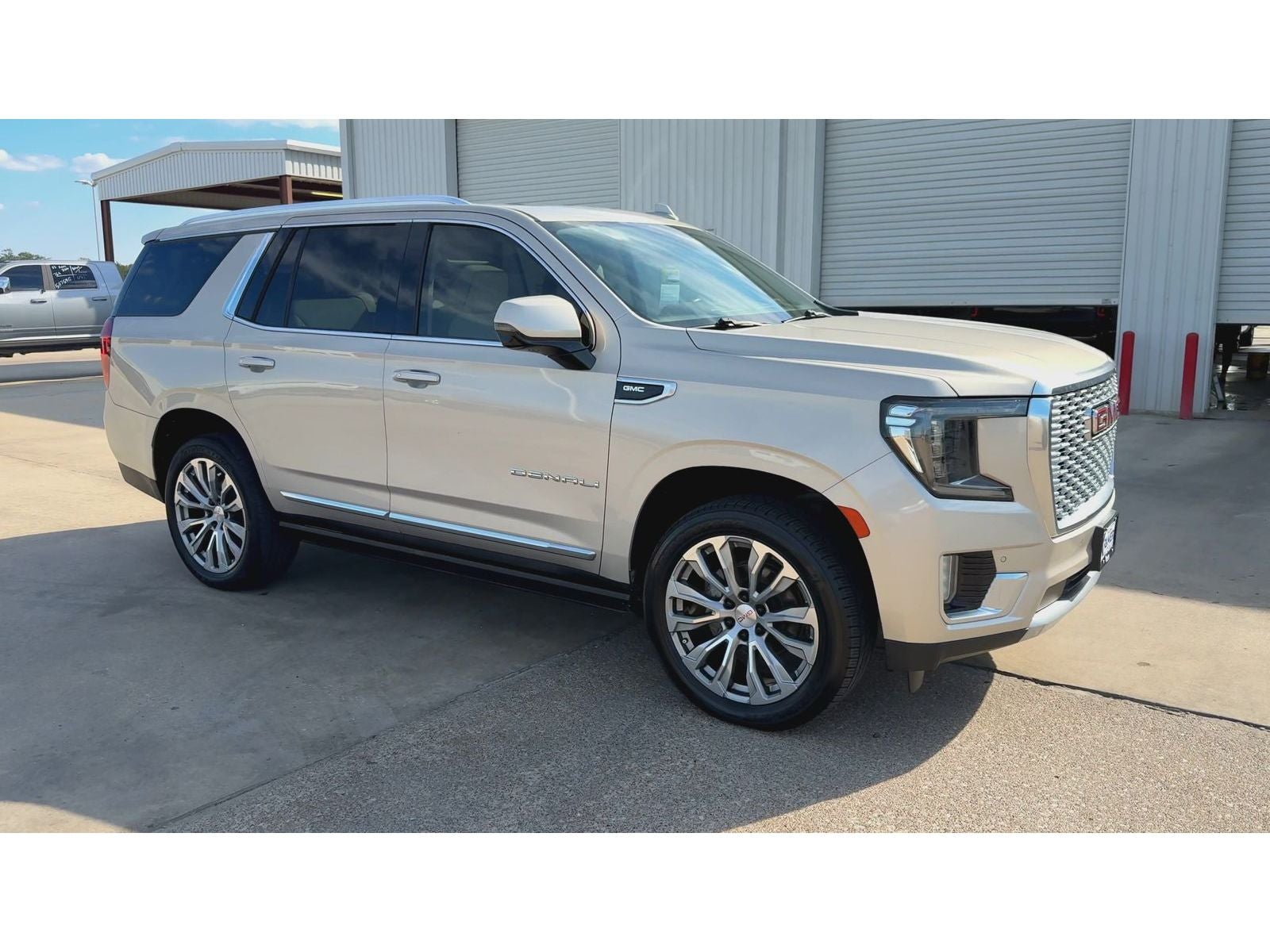 2021 GMC Yukon Denali — photo 2