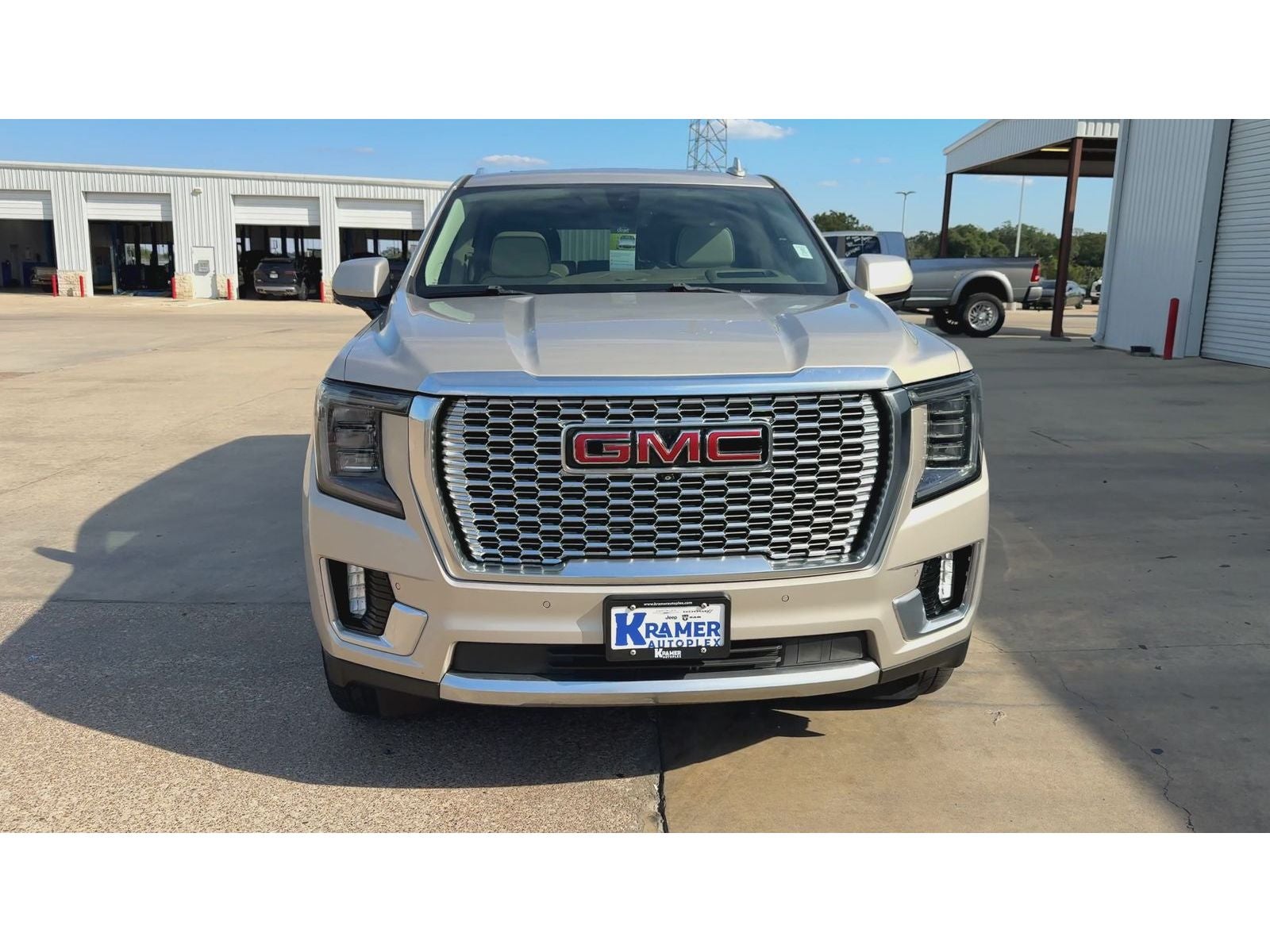 2021 GMC Yukon Denali — photo 3