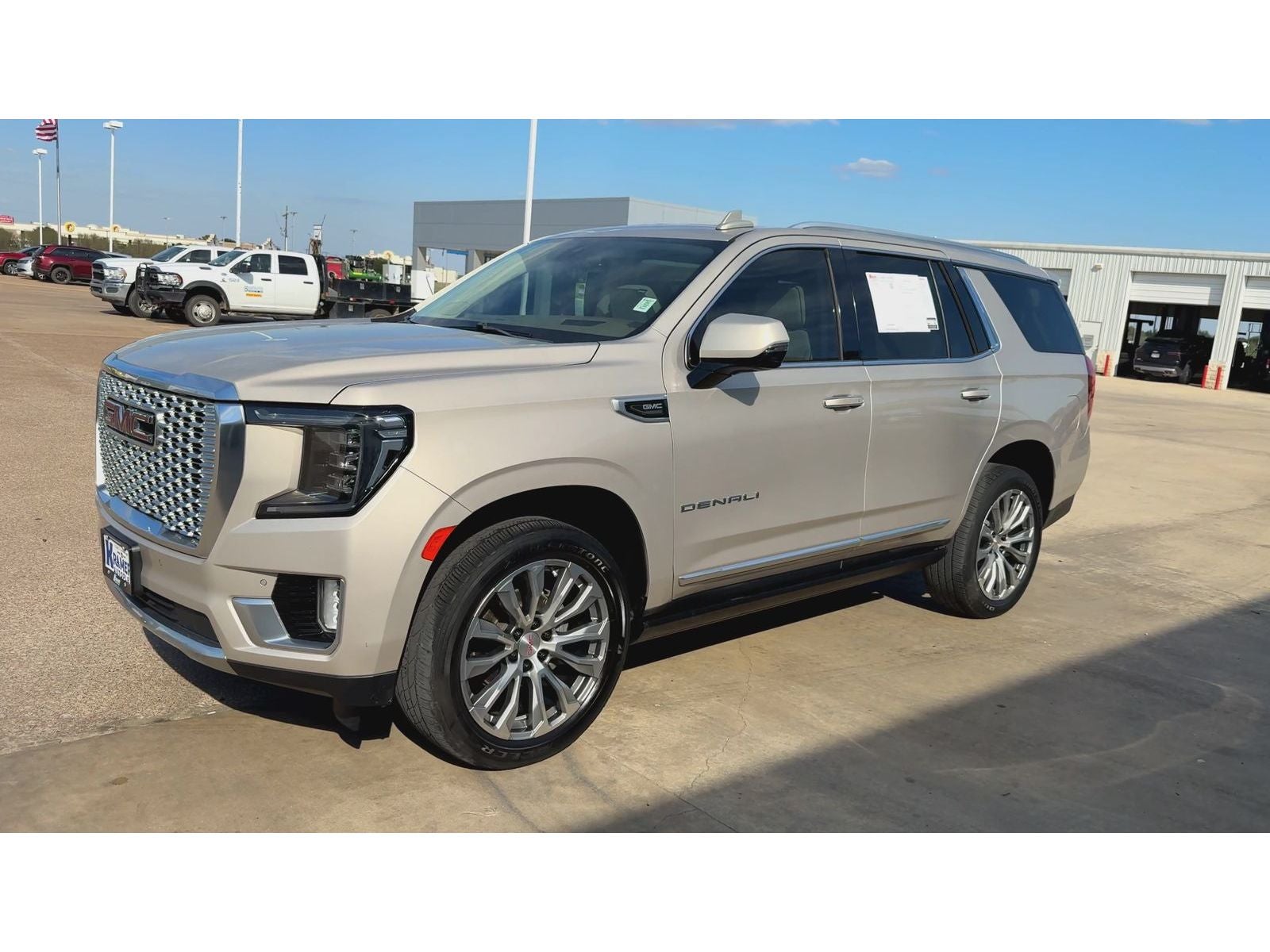 2021 GMC Yukon Denali — photo 4