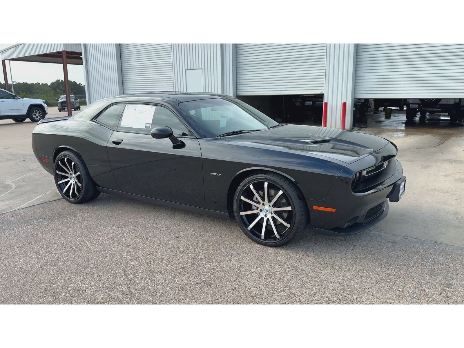 2015 Dodge Challenger R/T — photo 2