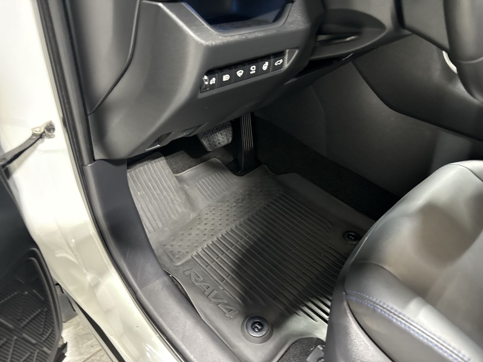 2022 Toyota RAV4 Hybrid Hybrid XSE — photo 10