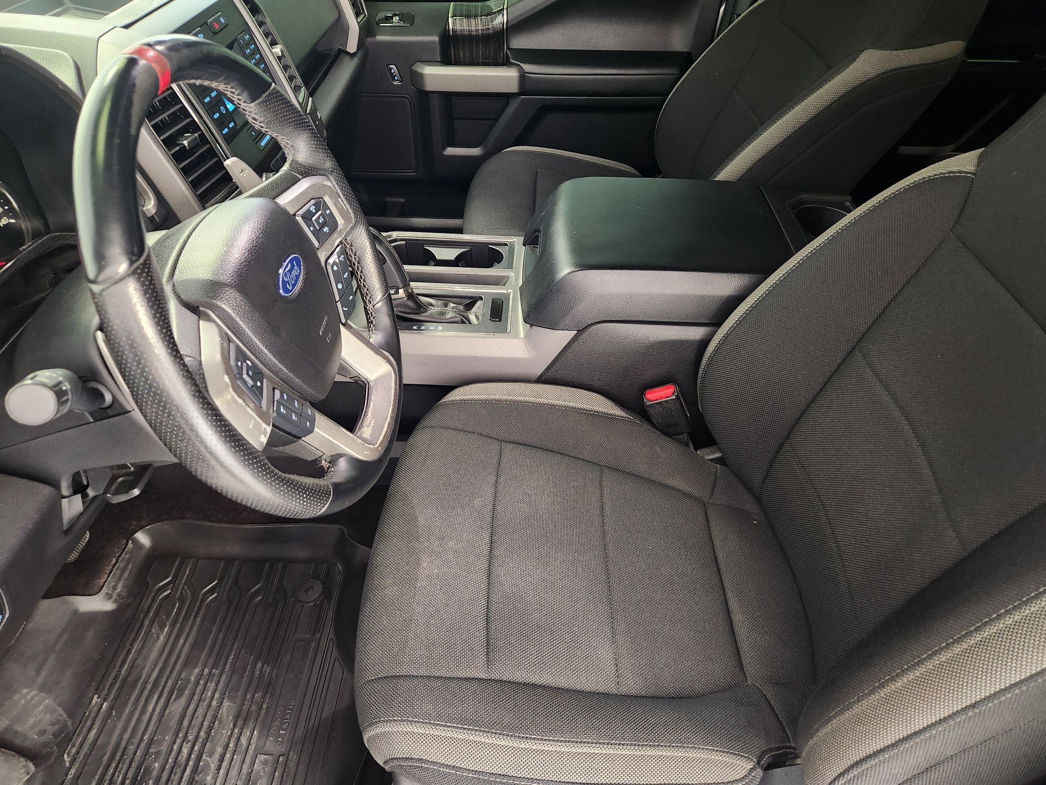 2017 Ford F-150 Raptor — photo 12