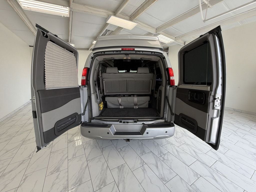 2021 Chevrolet Express Passenger 2500 1LS