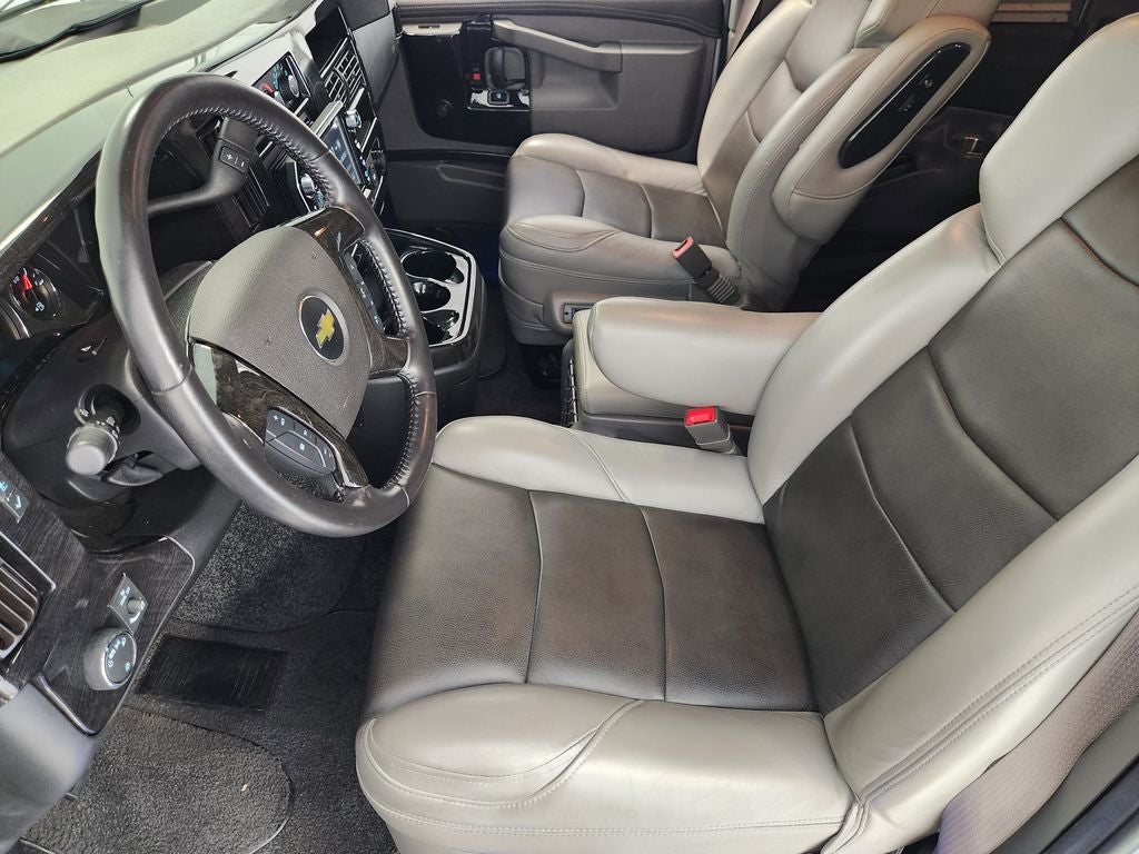 2021 Chevrolet Express Passenger 2500 1LS