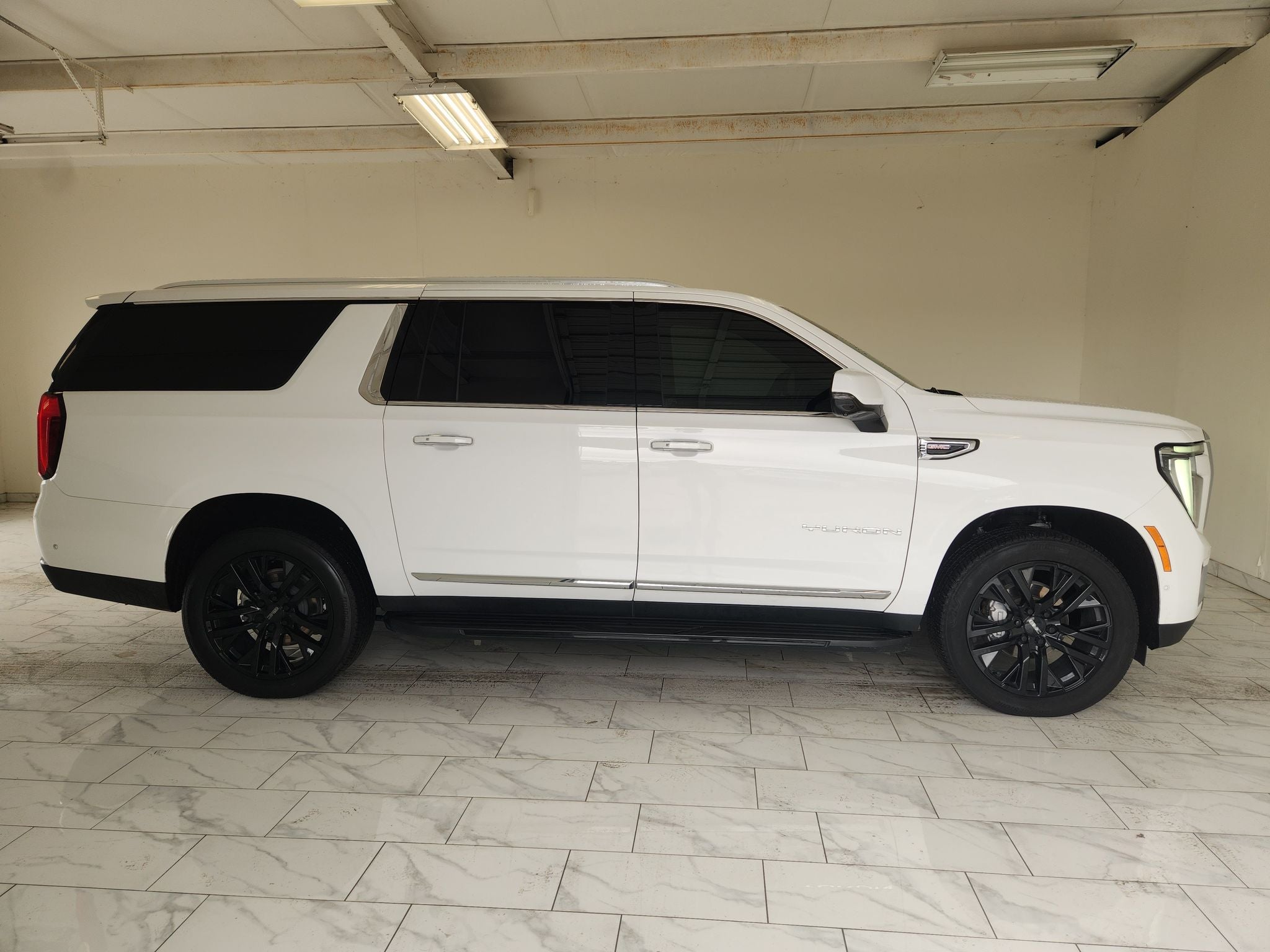 2025 GMC Yukon XL Elevation — photo 4
