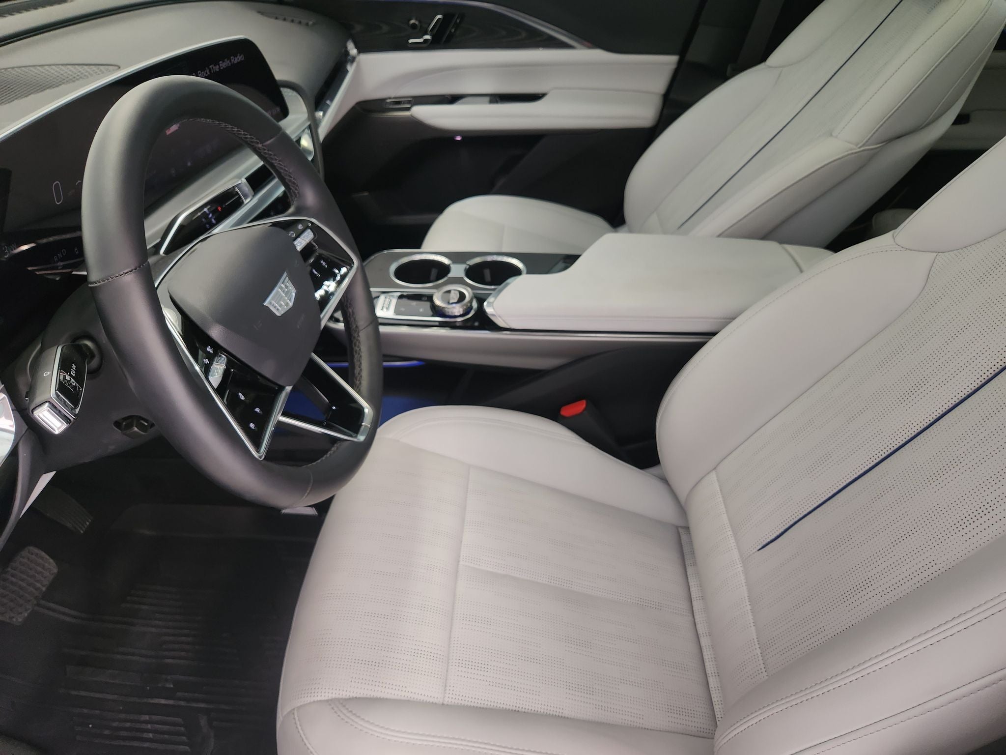2024 Cadillac LYRIQ Luxury 1 — photo 12