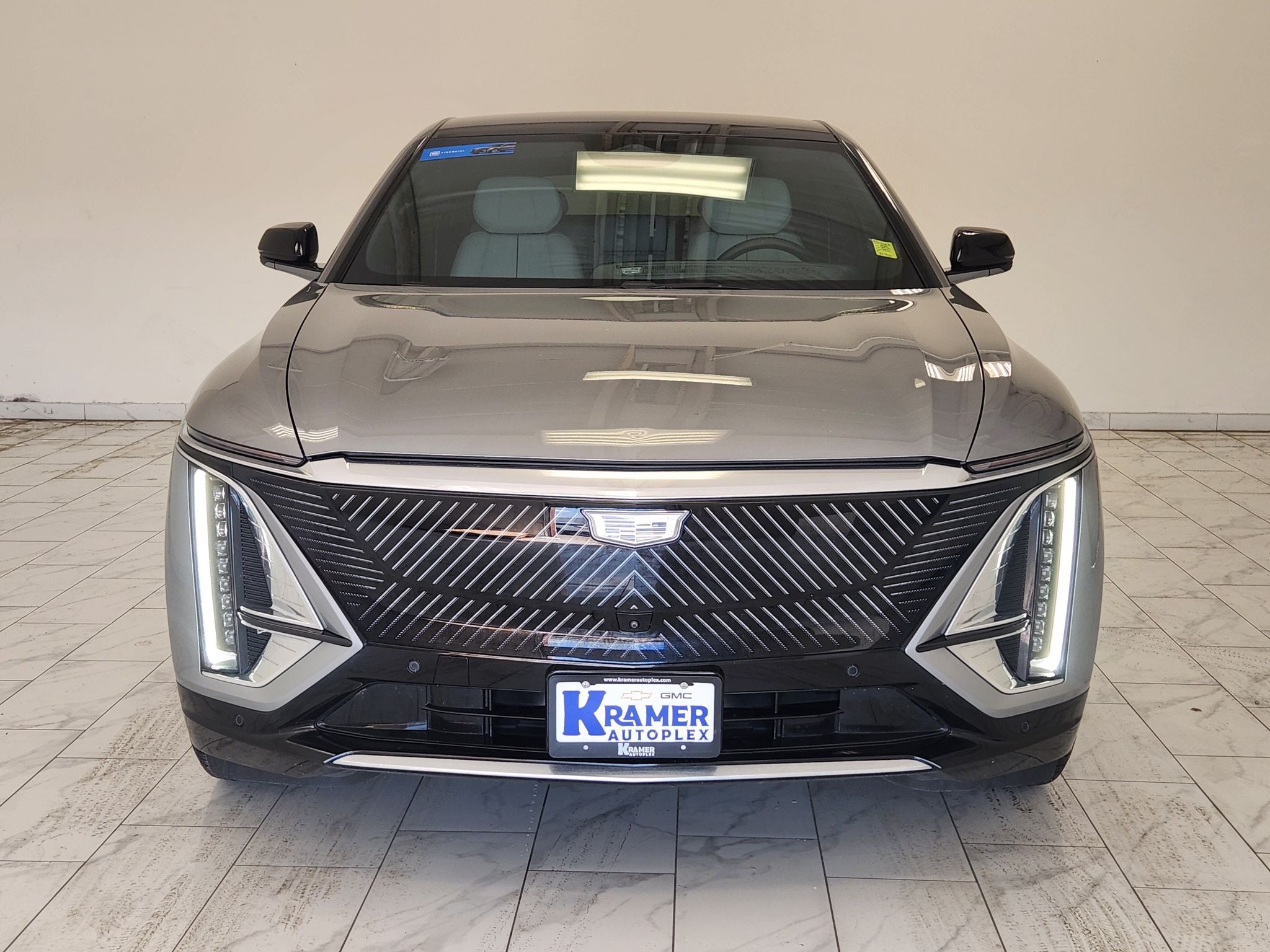 2024 Cadillac LYRIQ Luxury 1 — photo 2