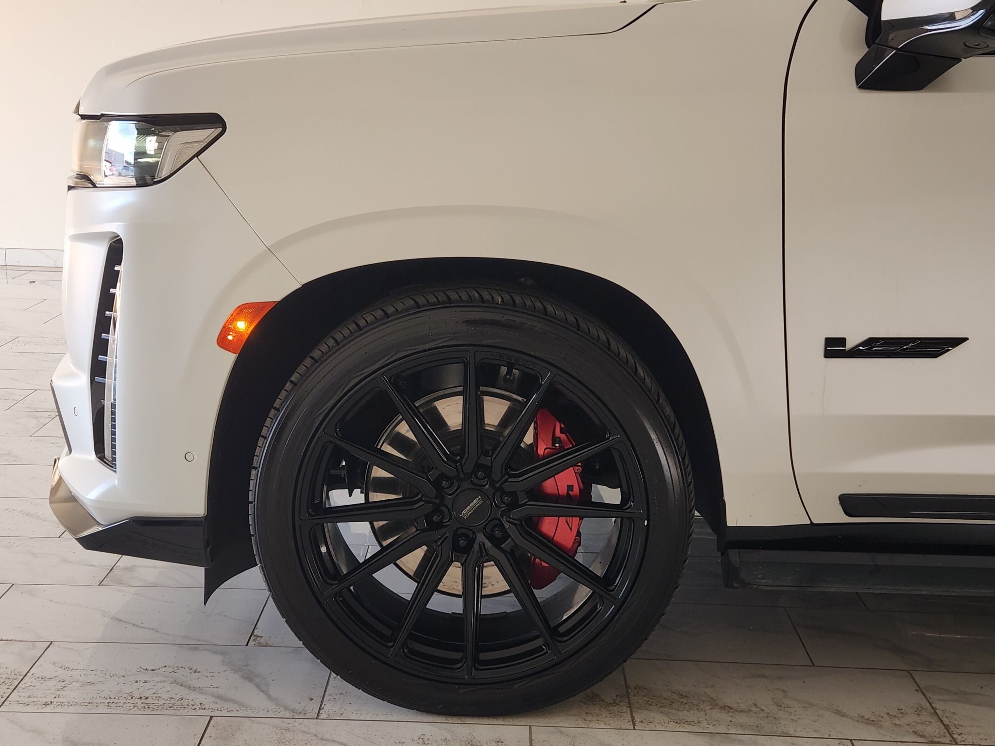 2024 Cadillac Escalade V-Series — photo 8