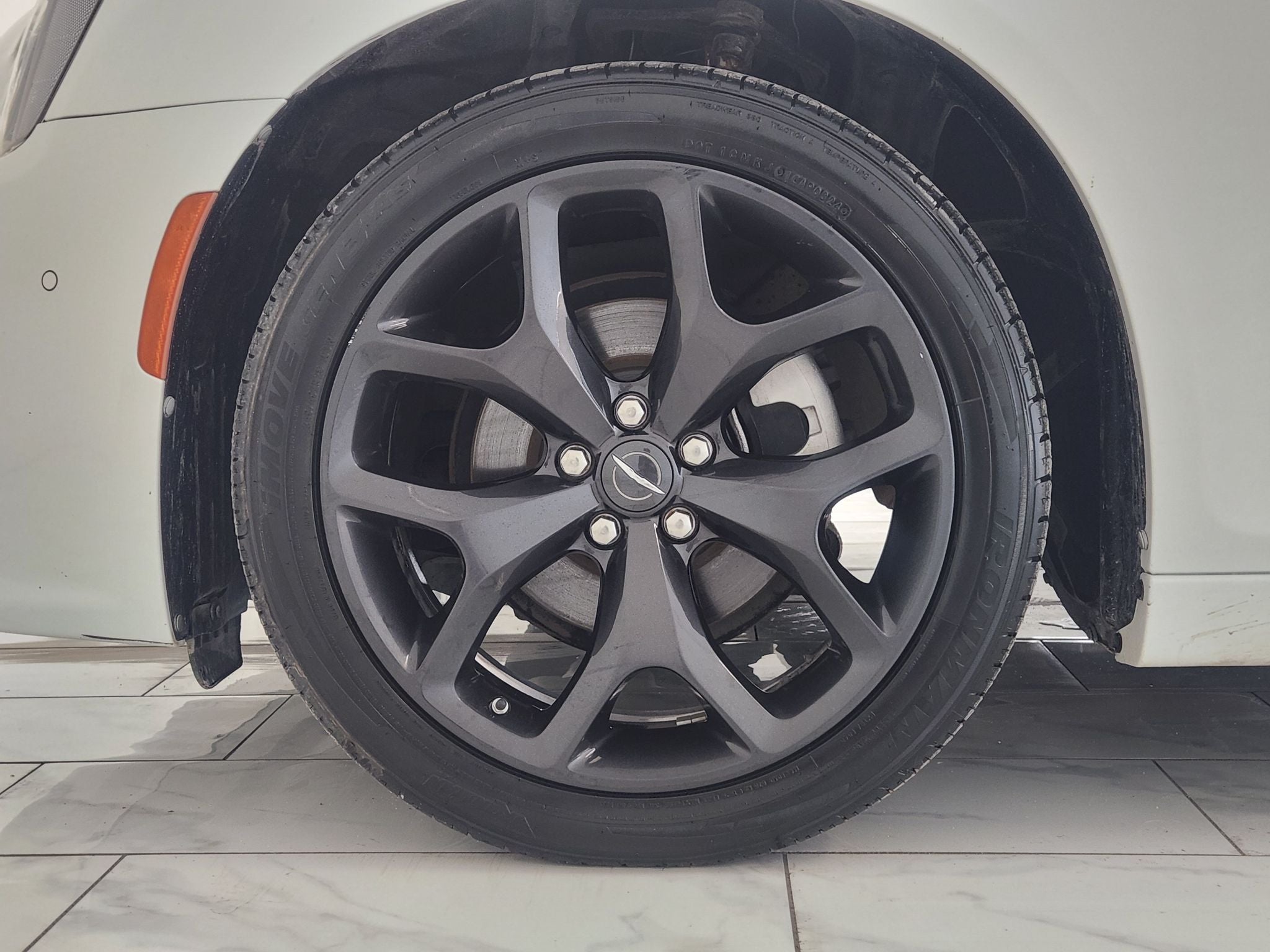 2022 Chrysler 300 Touring L — photo 10