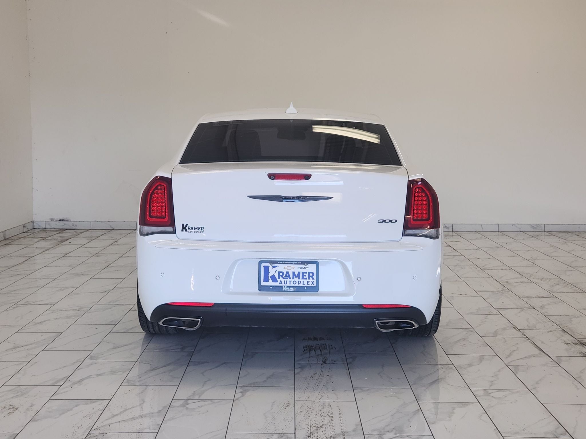 2022 Chrysler 300 Touring L — photo 6