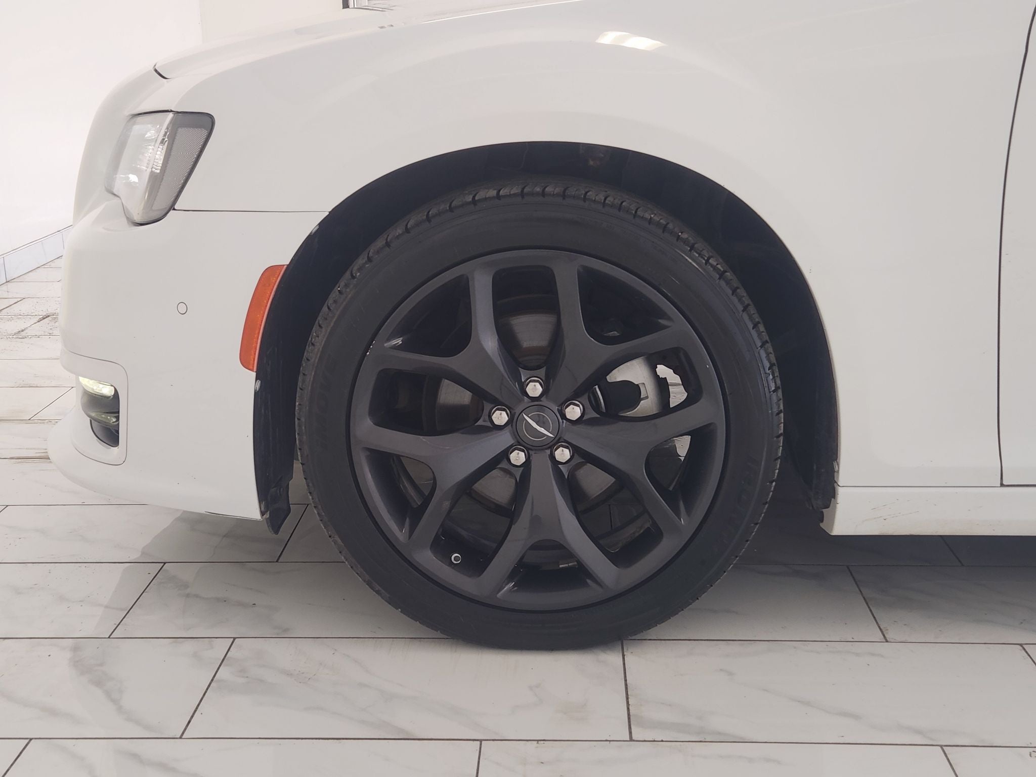 2022 Chrysler 300 Touring L — photo 8
