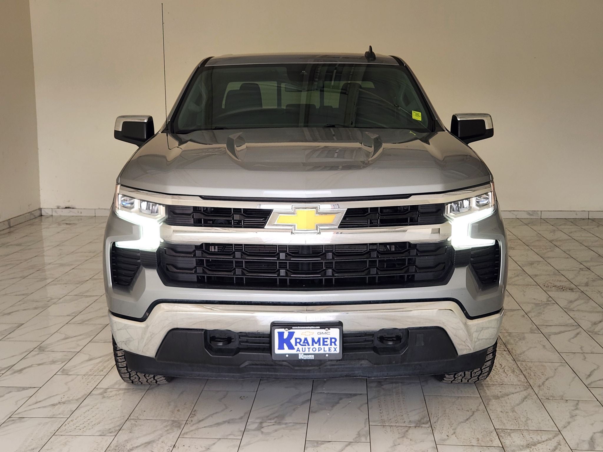 2024 Chevrolet Silverado 1500 LT — photo 2