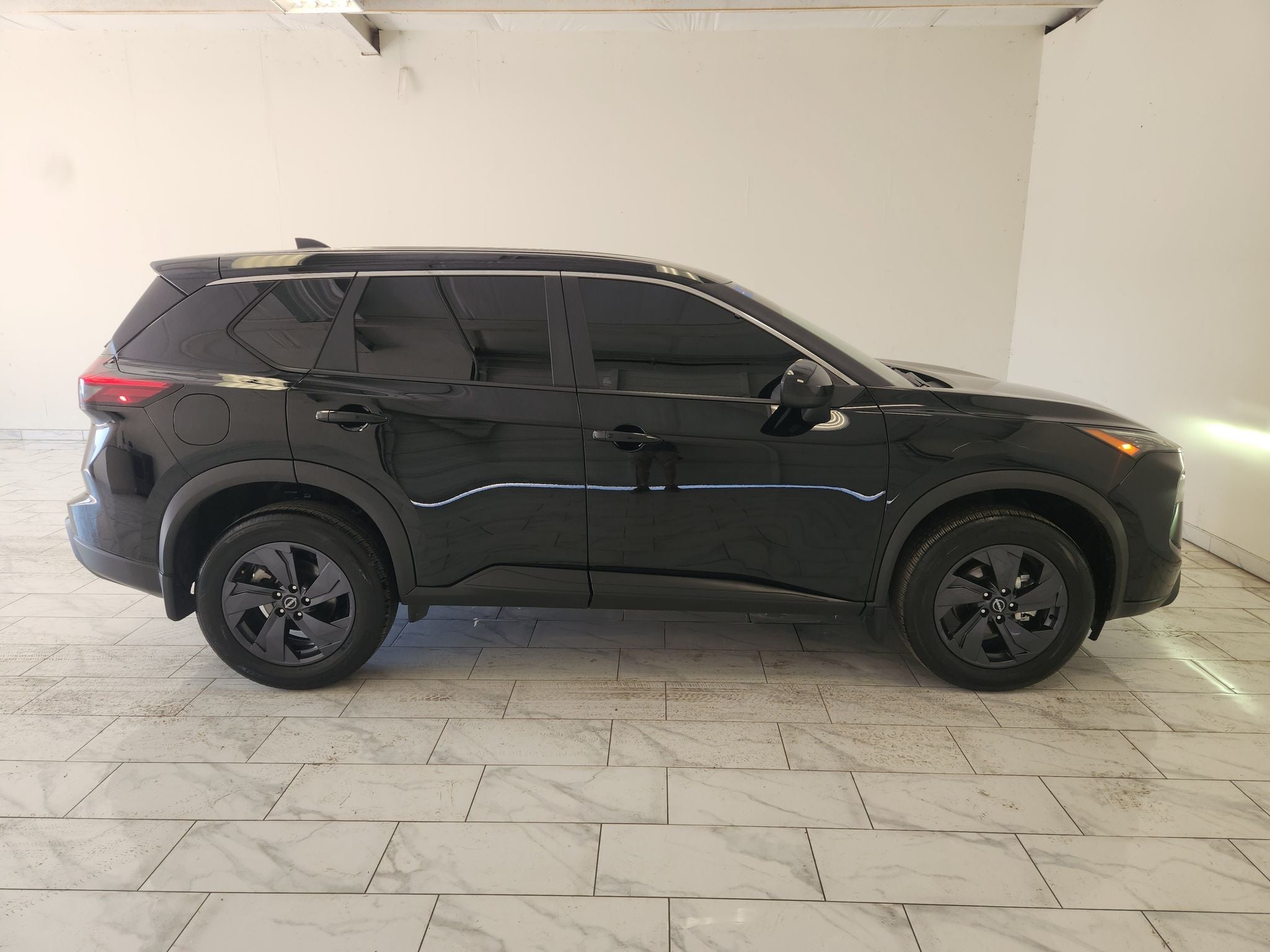 2026 Nissan Rogue SV — photo 4