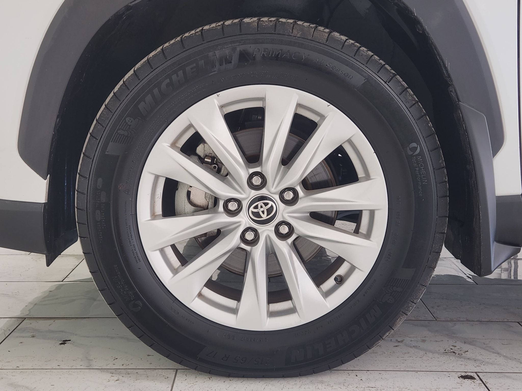 2025 Toyota Corolla Cross LE — photo 10