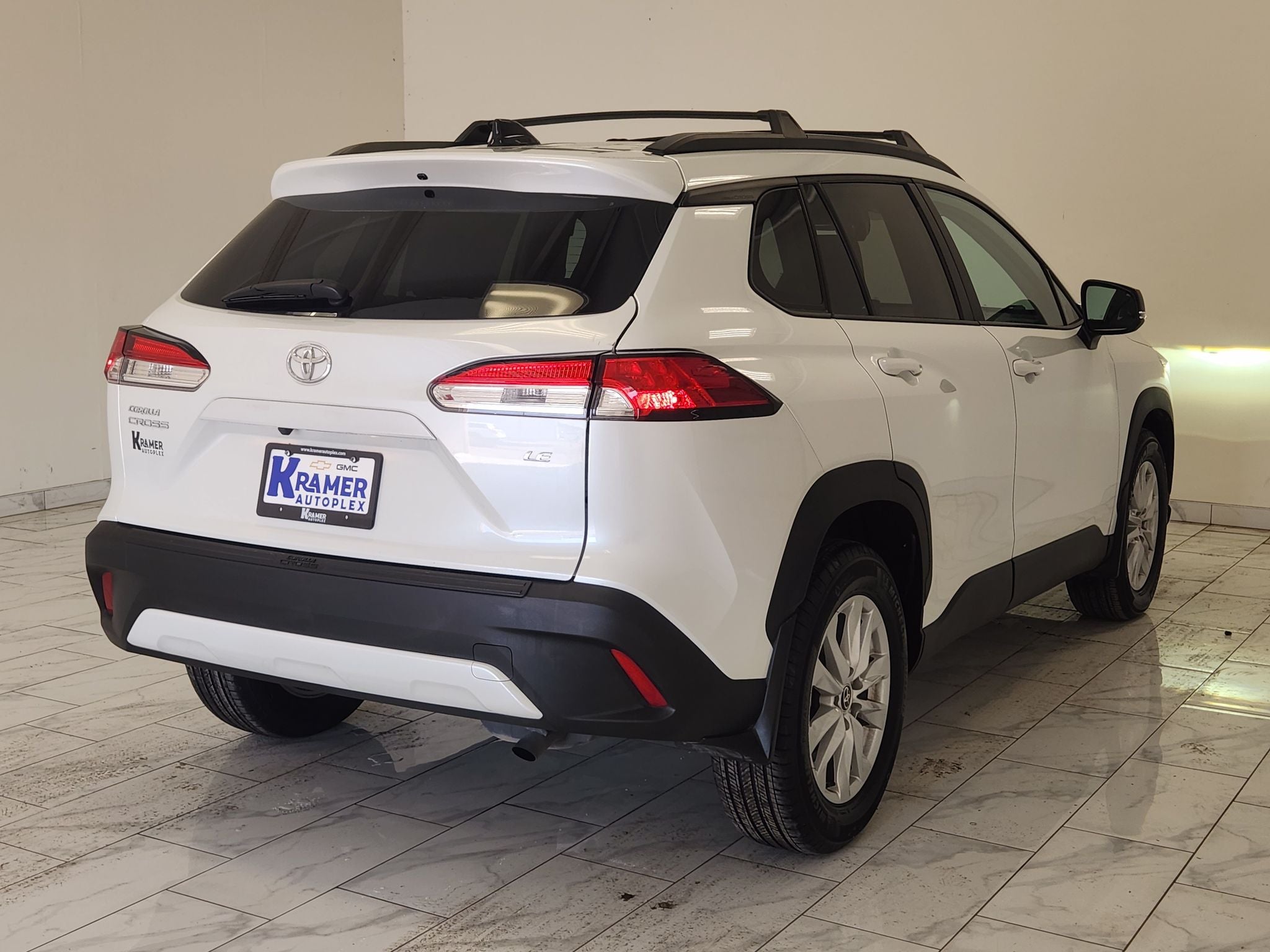 2025 Toyota Corolla Cross LE — photo 5