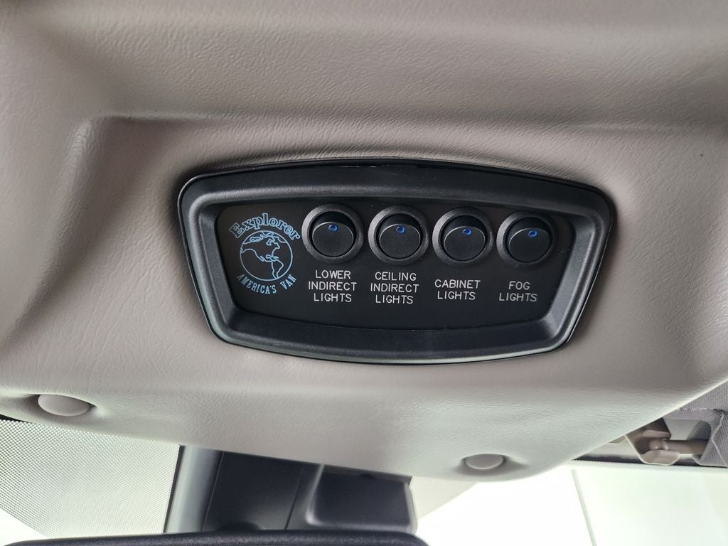 2021 Chevrolet Express Passenger 2500 1LS