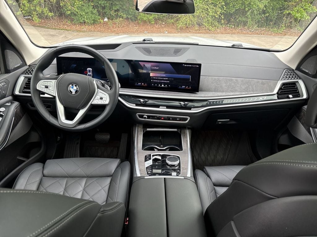 2025 BMW X7 xDrive40i