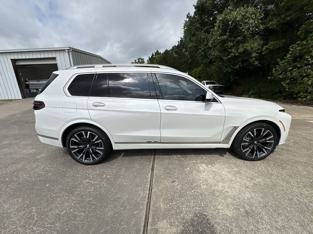 2025 BMW X7 xDrive40i