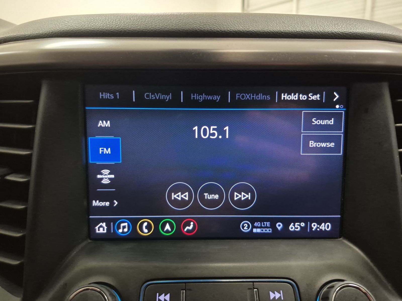 2023 GMC Acadia AT4