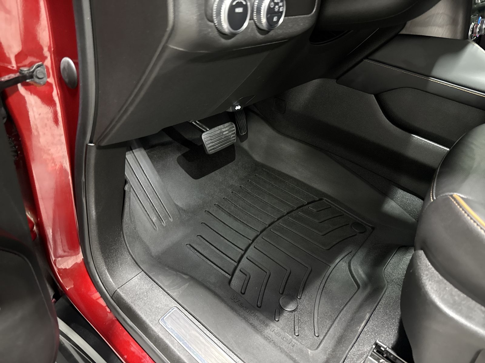 2023 GMC Yukon AT4 — photo 10