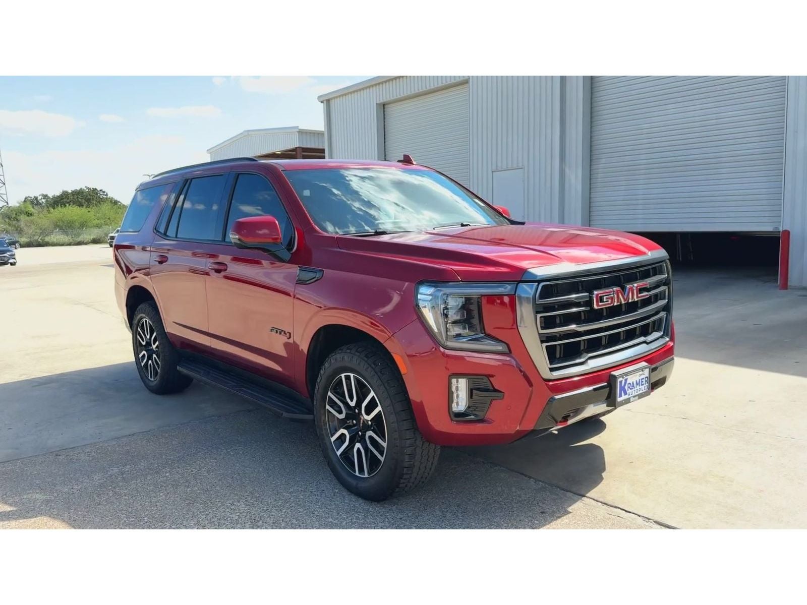 2023 GMC Yukon AT4 — photo 2