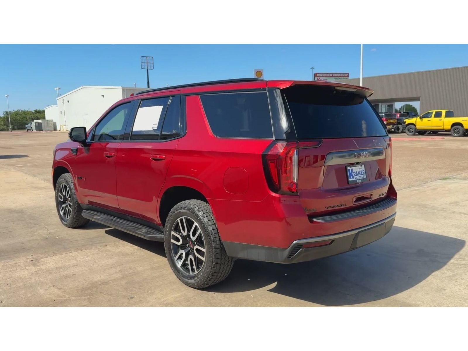 2023 GMC Yukon AT4 — photo 6