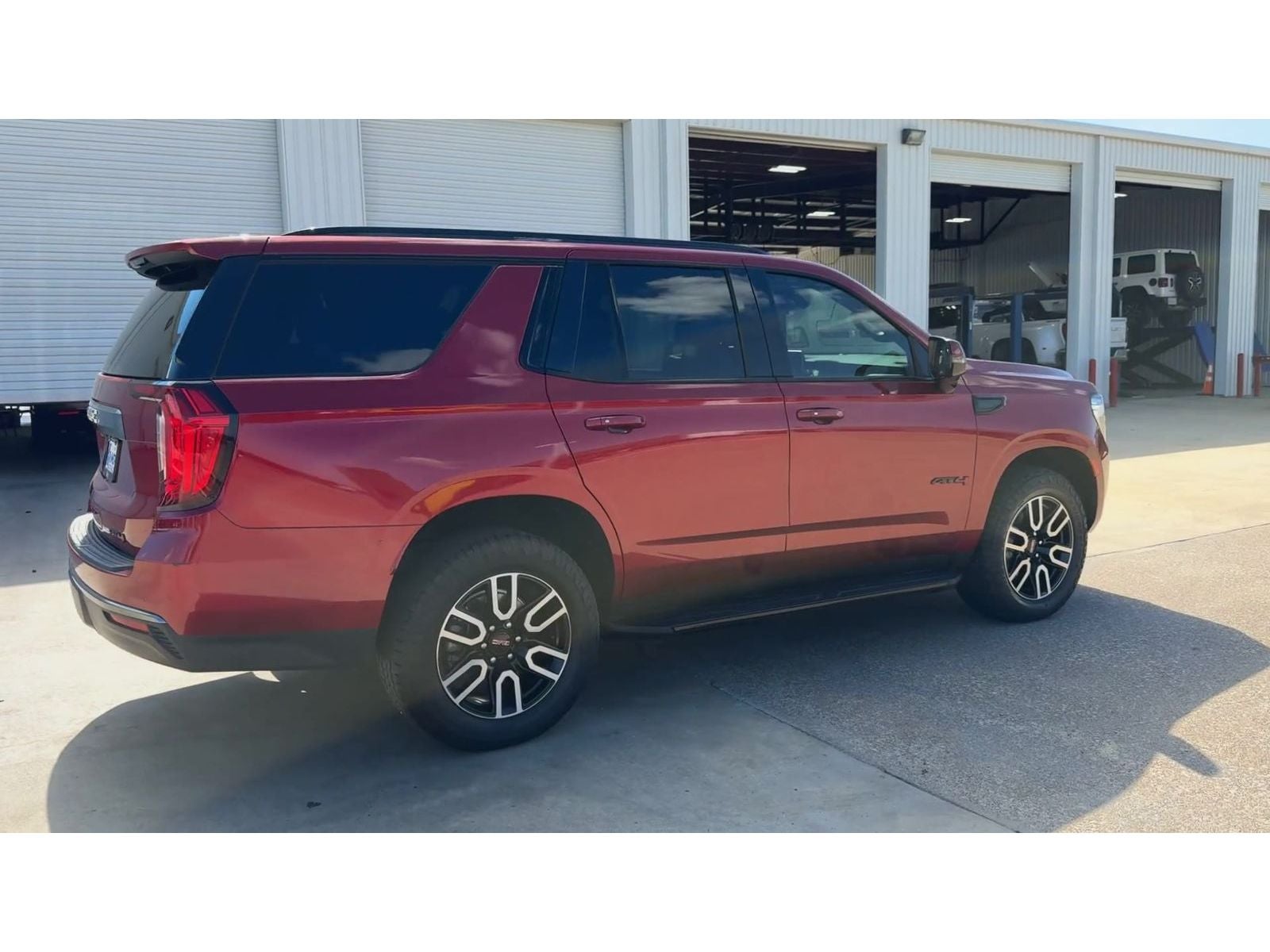 2023 GMC Yukon AT4 — photo 8