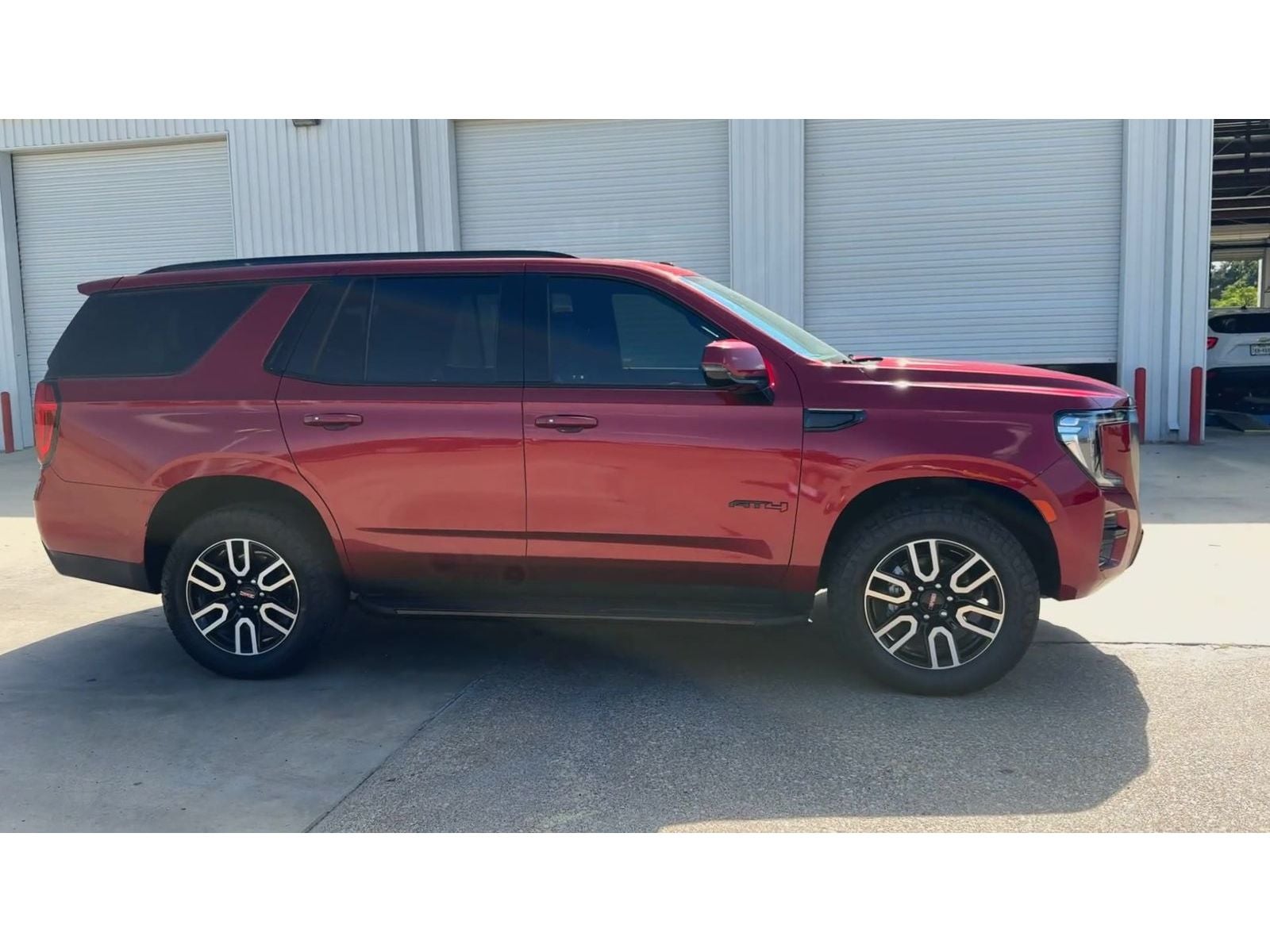 2023 GMC Yukon AT4 — photo 9