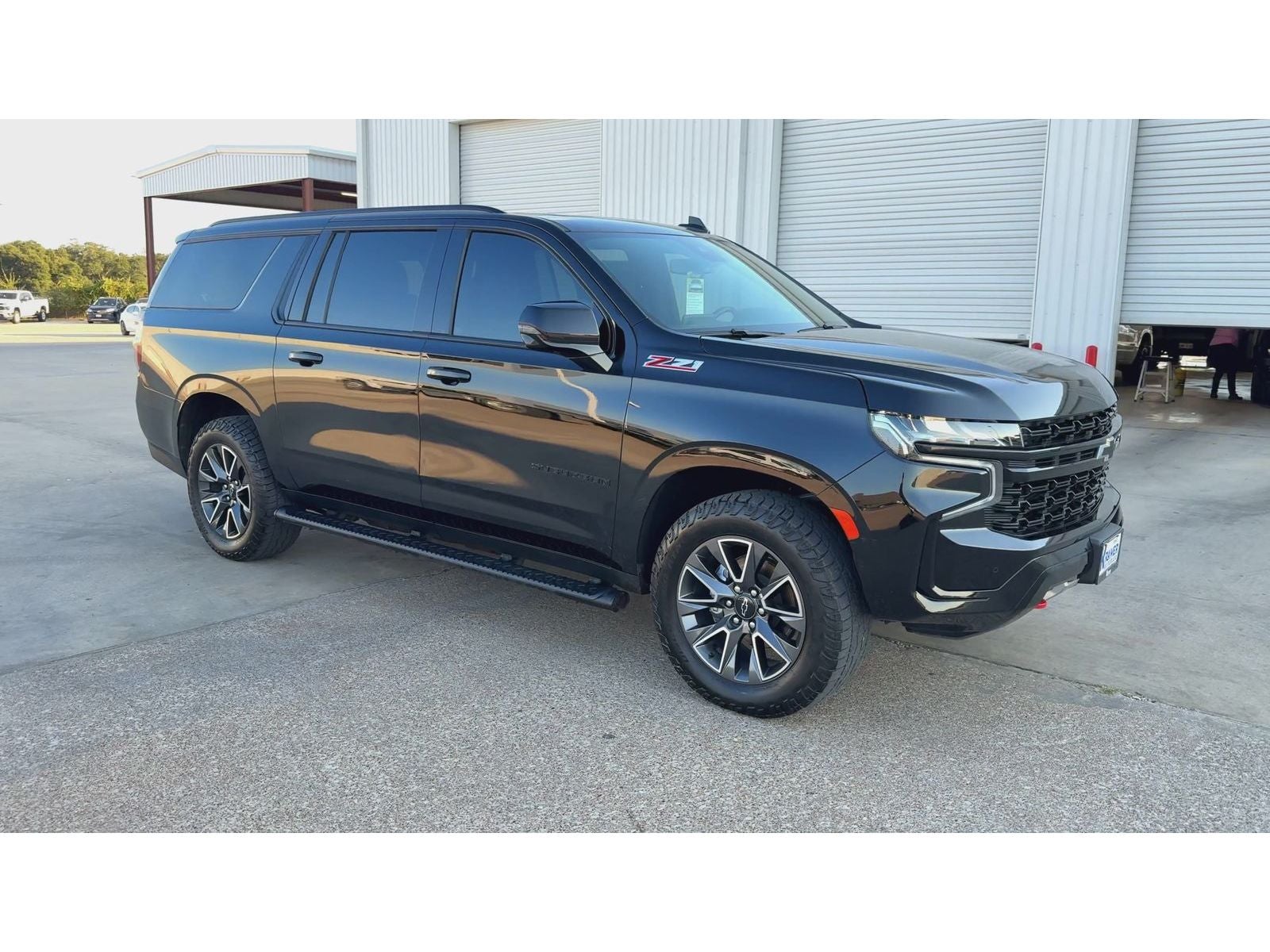 2023 Chevrolet Suburban Z71 — photo 2