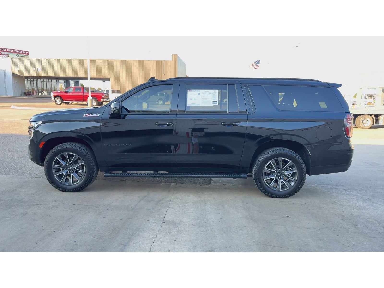 2023 Chevrolet Suburban Z71 — photo 5
