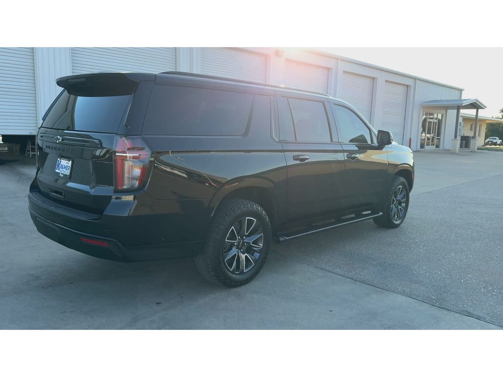 2023 Chevrolet Suburban Z71 — photo 8