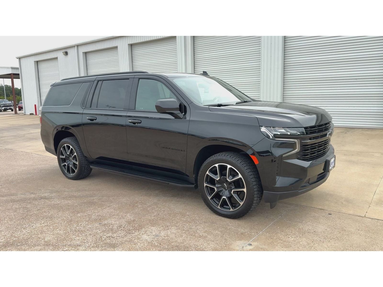 2023 Chevrolet Suburban RST — photo 2