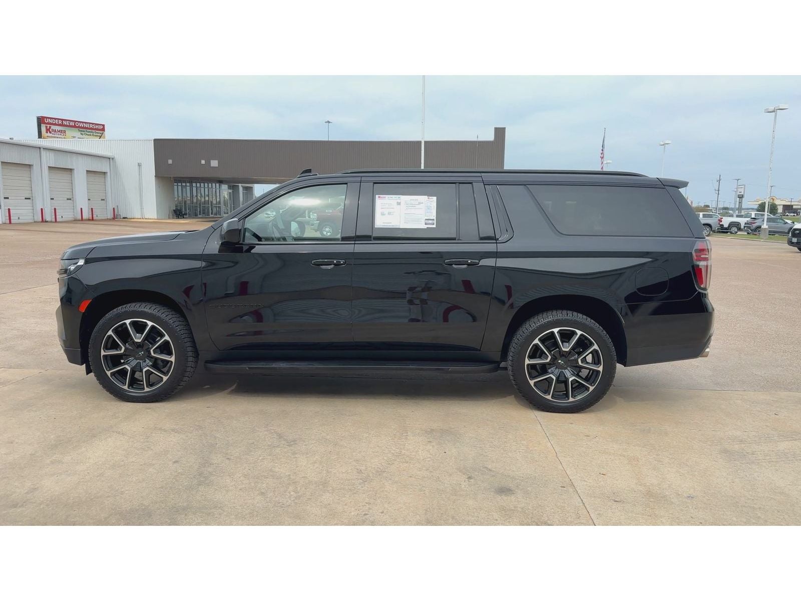 2023 Chevrolet Suburban RST — photo 5