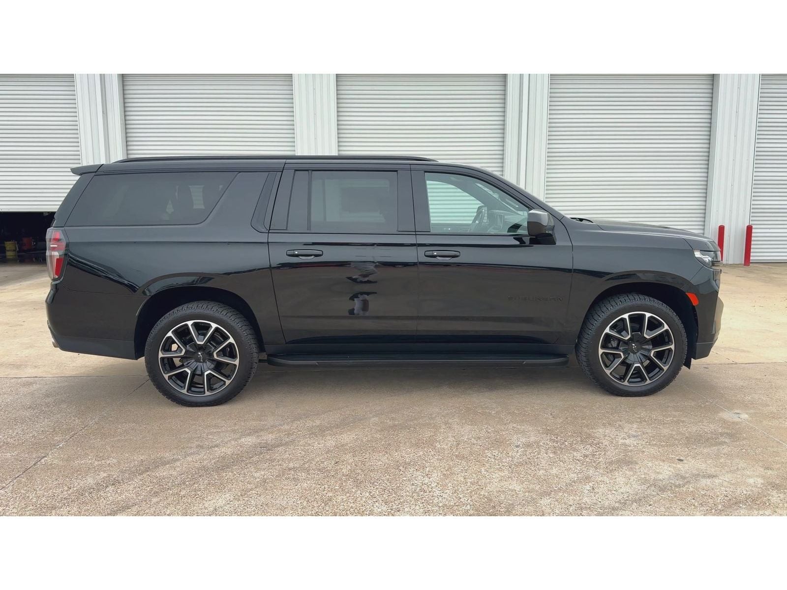 2023 Chevrolet Suburban RST — photo 9