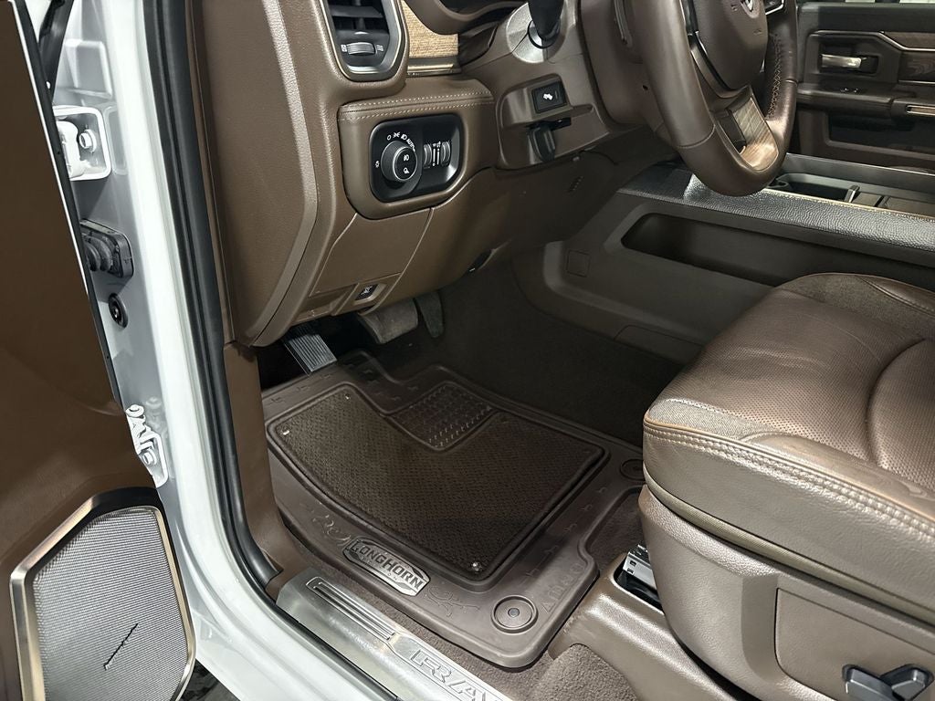 2025 RAM 3500 LimitedLimited Longhorn Mega Cab 4x4 6'4" Box — photo 10