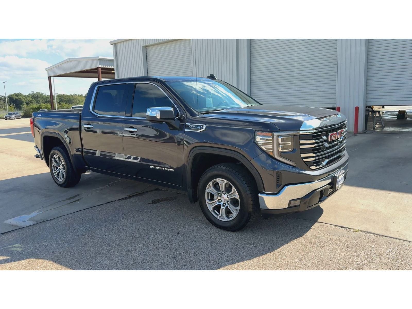 2024 GMC Sierra 1500 SLT — photo 2