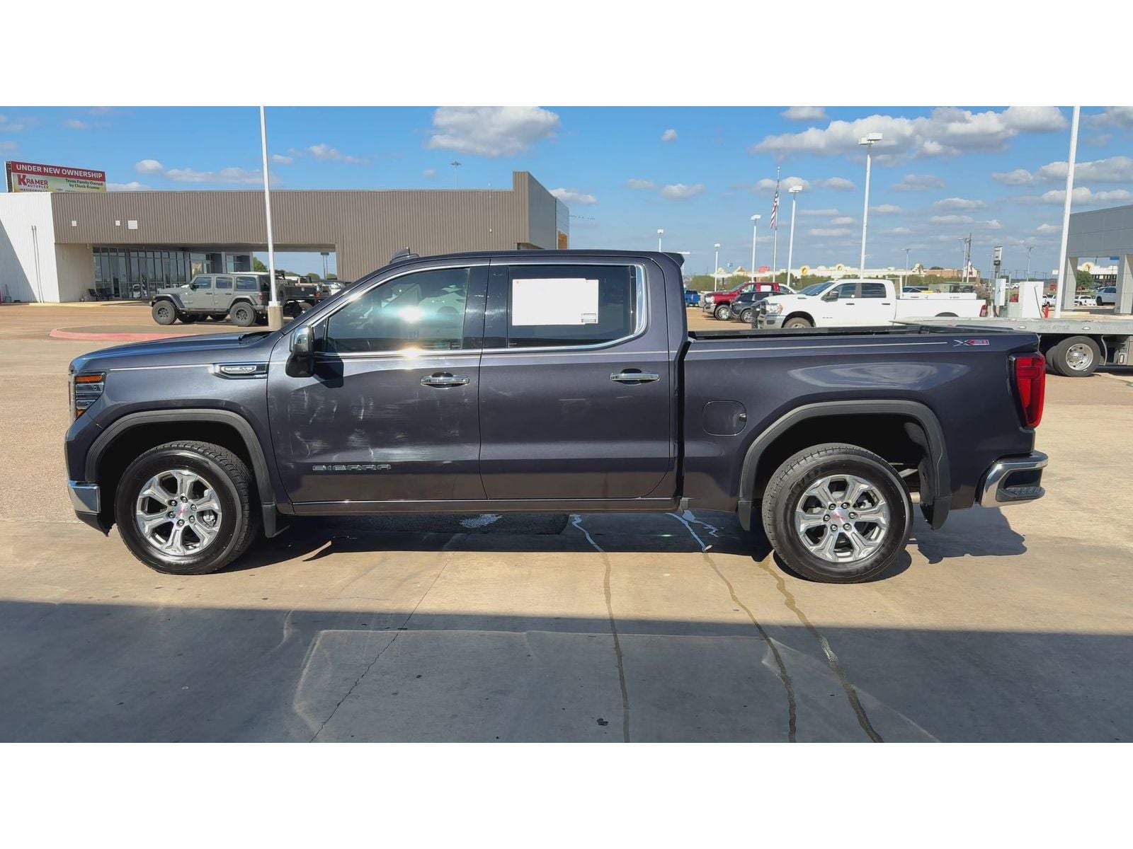 2024 GMC Sierra 1500 SLT — photo 5