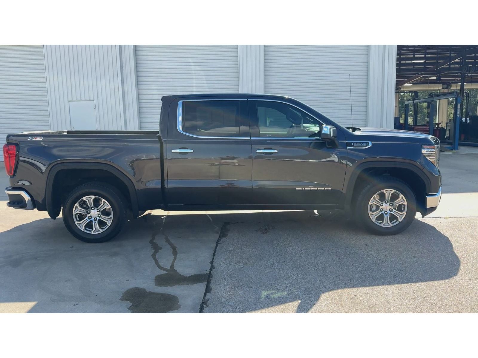 2024 GMC Sierra 1500 SLT — photo 9