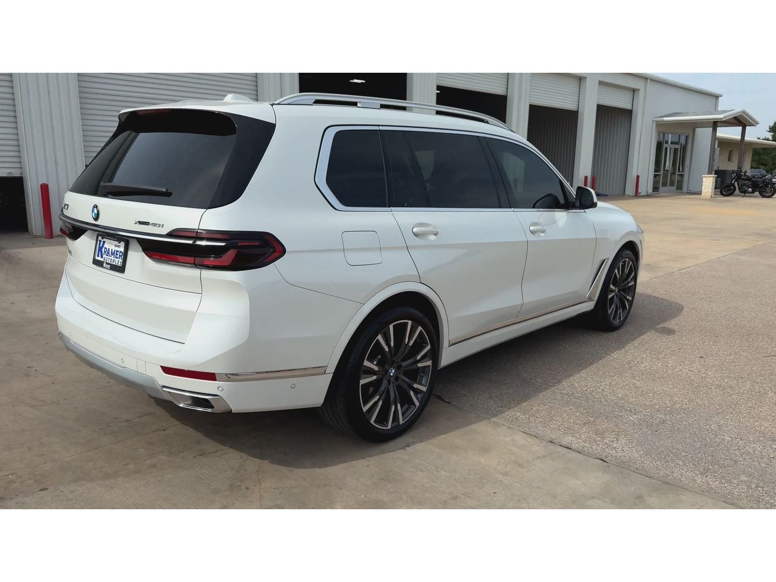 2025 BMW X7 xDrive40i — photo 8